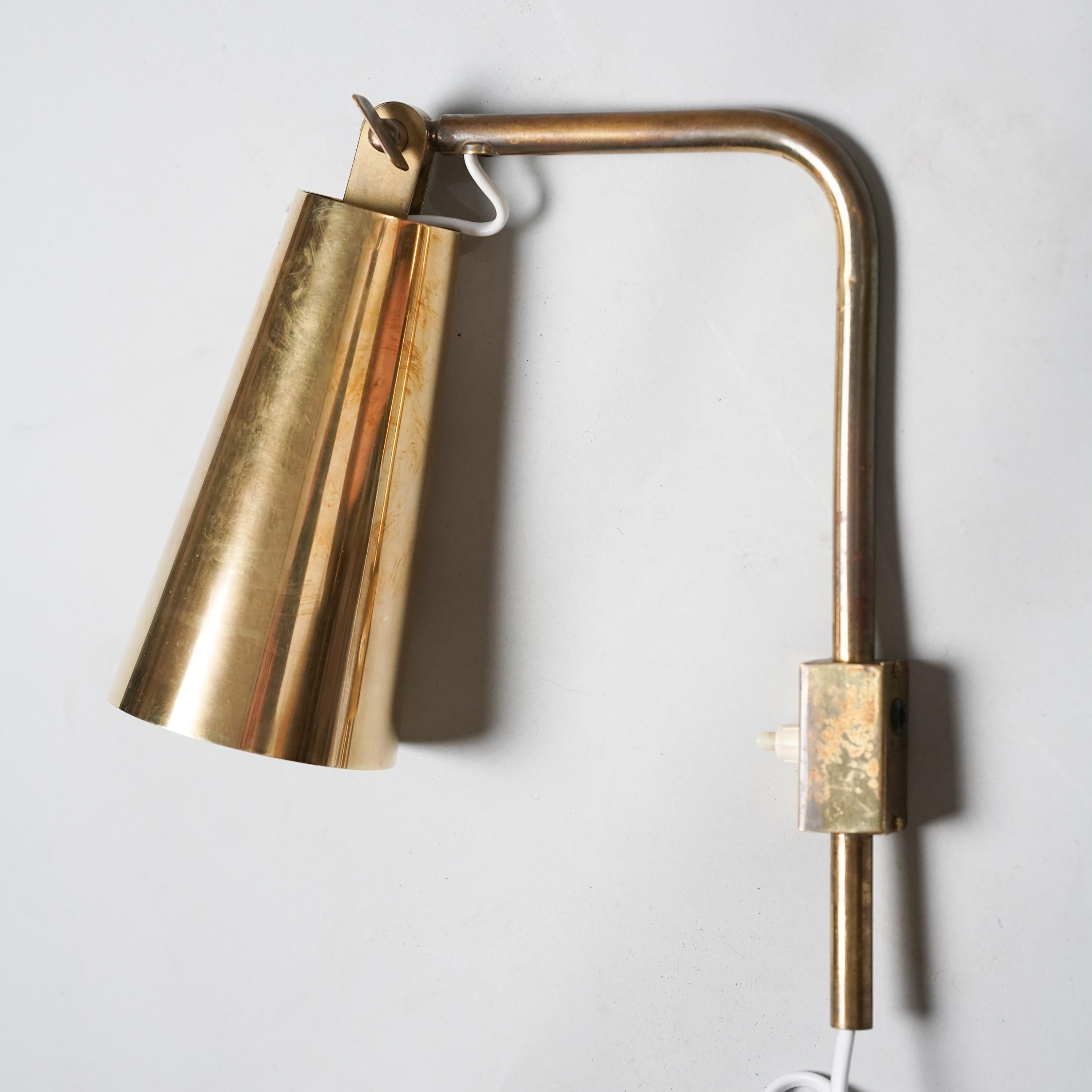 Pair of Brass Wall Lights Model 9459, Paavo Tynell, Taito Oy, 1960s 1
