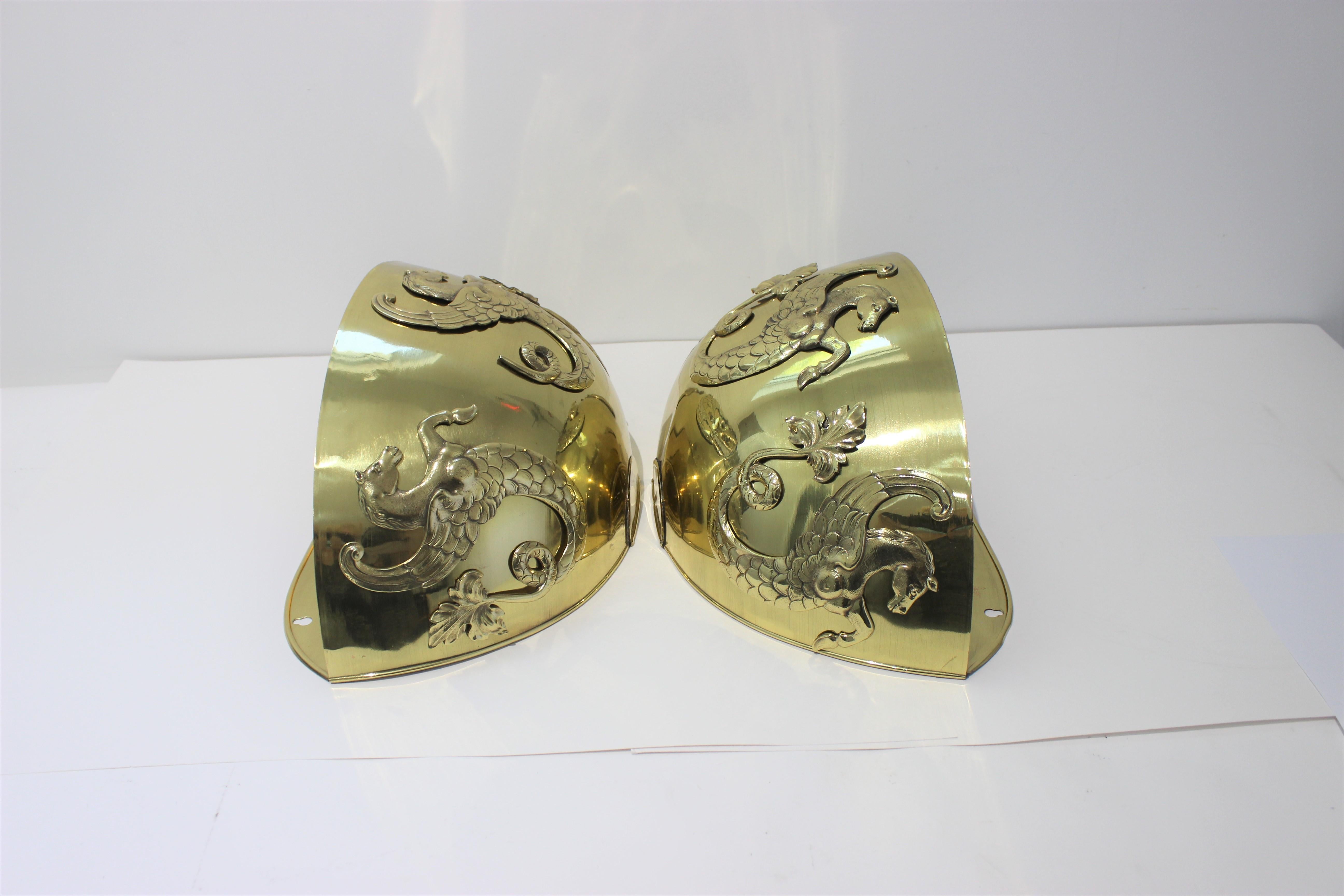 Pair of Brass Wall Mount Cache Pot with Hippocampus Motif In Good Condition For Sale In West Palm Beach, FL