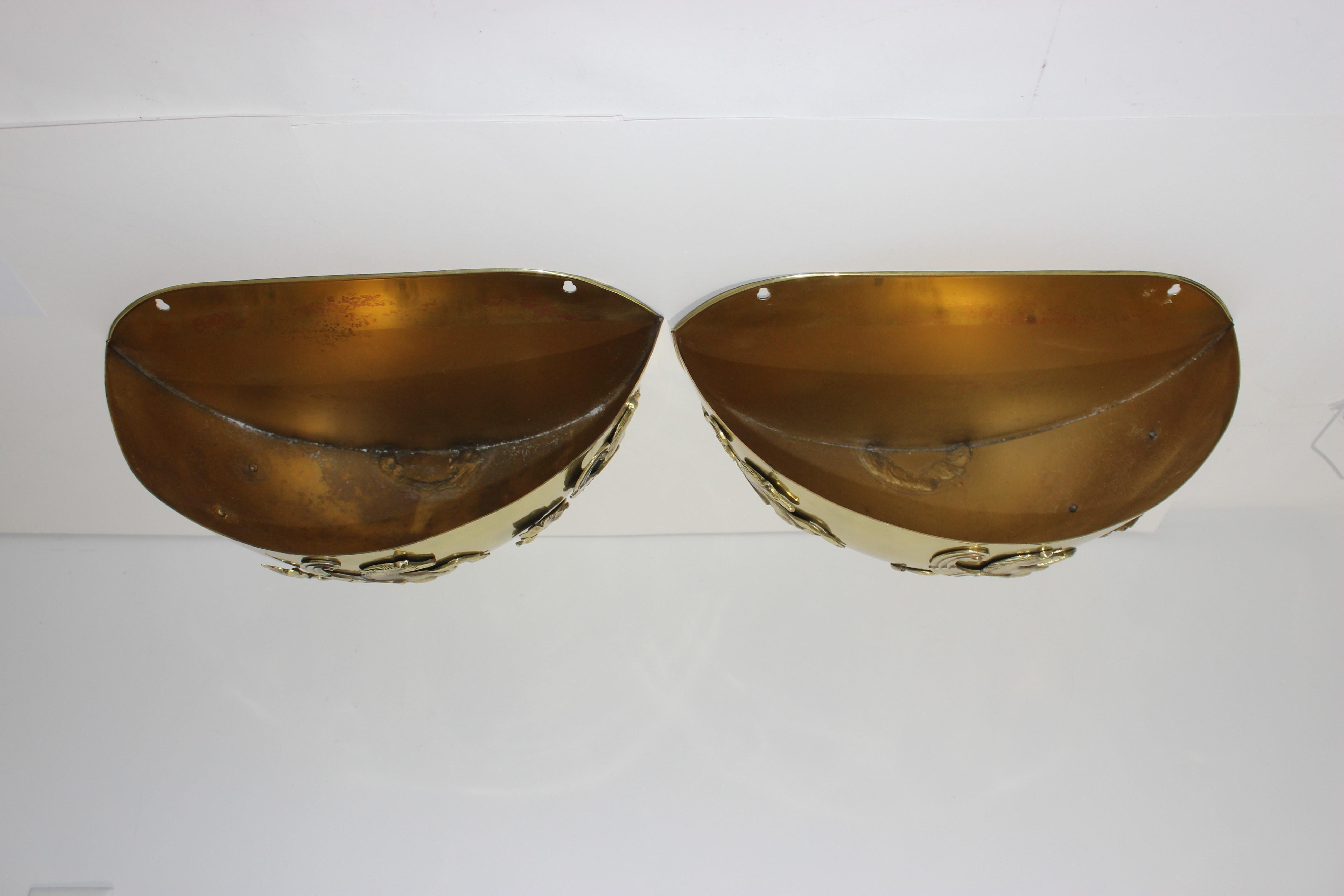 20th Century Pair of Brass Wall Mount Cache Pot with Hippocampus Motif For Sale