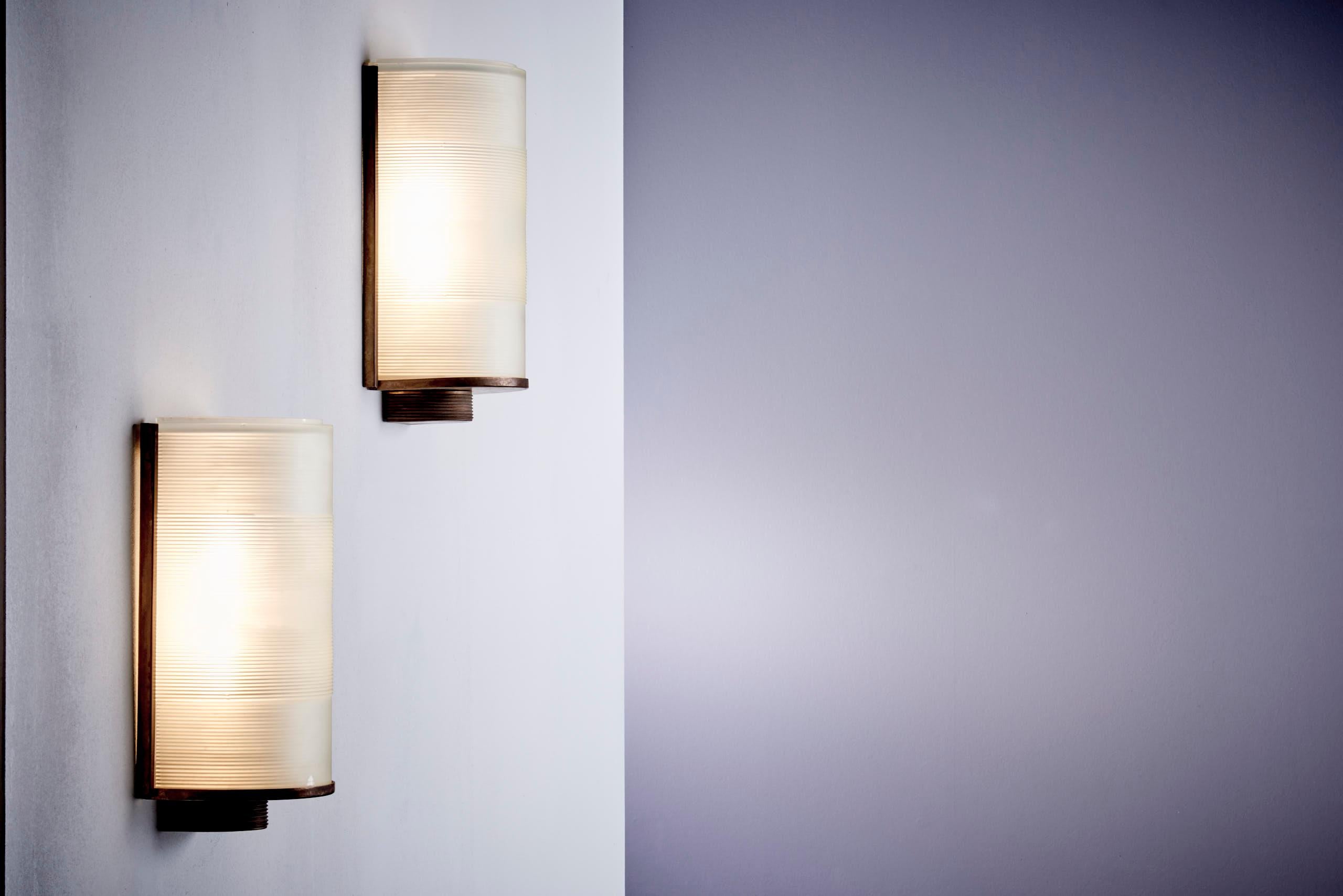 Mid-Century Modern Pair of Brass Wall Sconces Italy. 1950s en vente