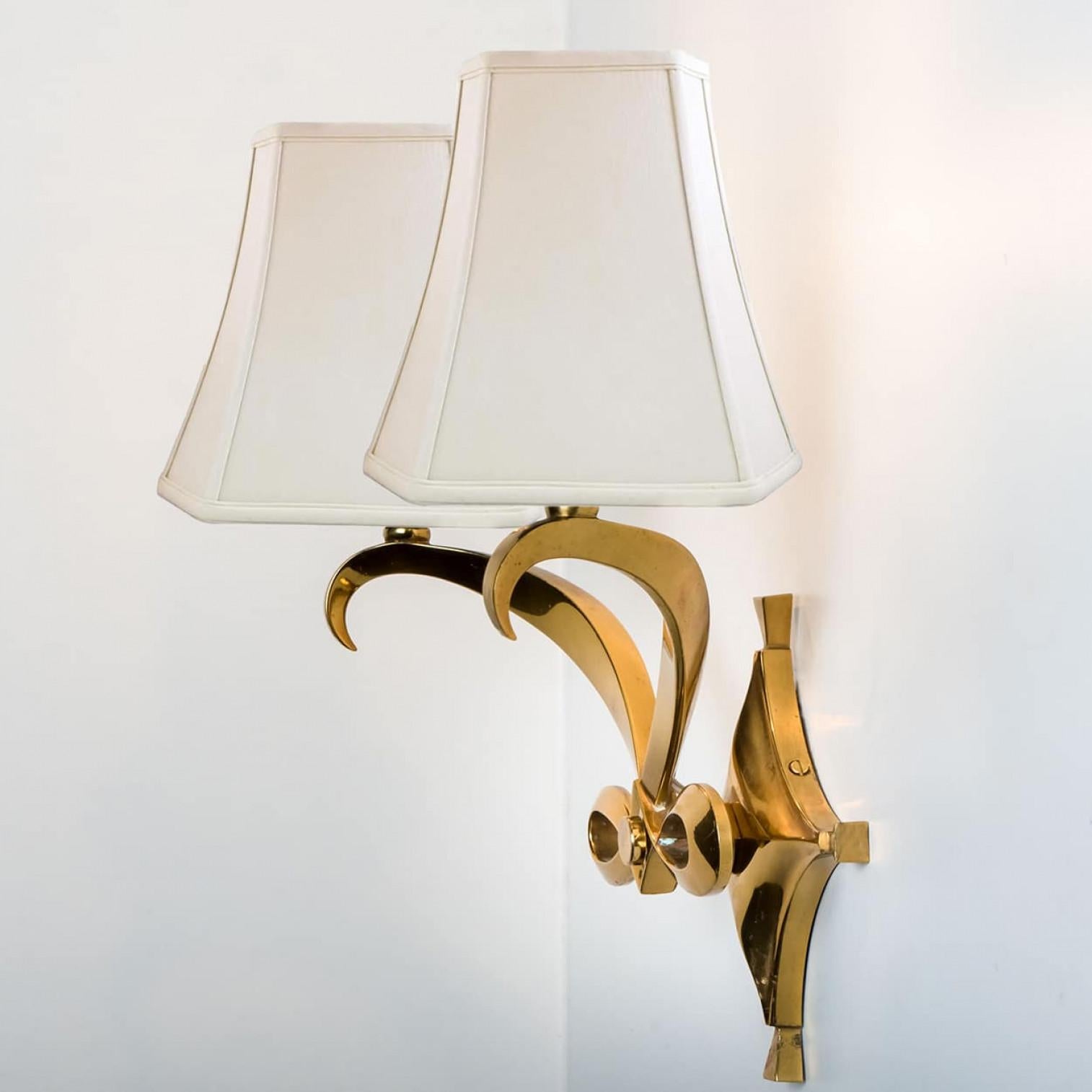 Coppia di lampade da parete in ottone, Leleu, 1960 in vendita 6
