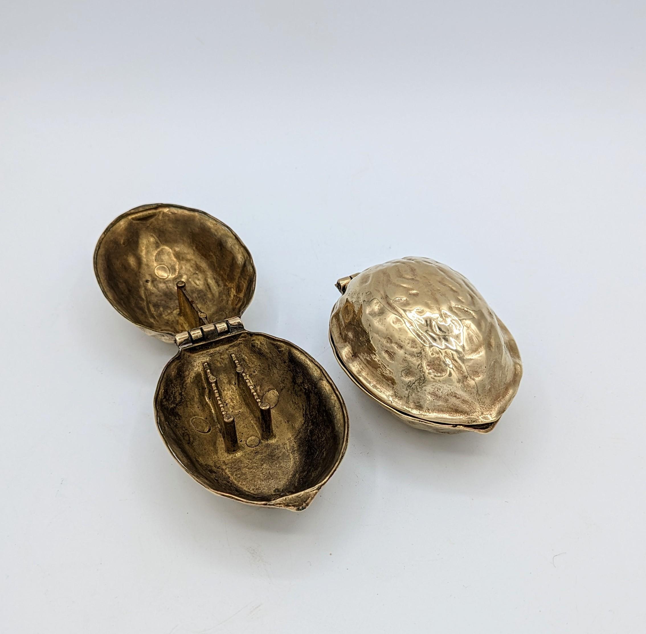 Pair of Brass Walnut Shaped Nut Cracker, Spain 1970’s For Sale 11
