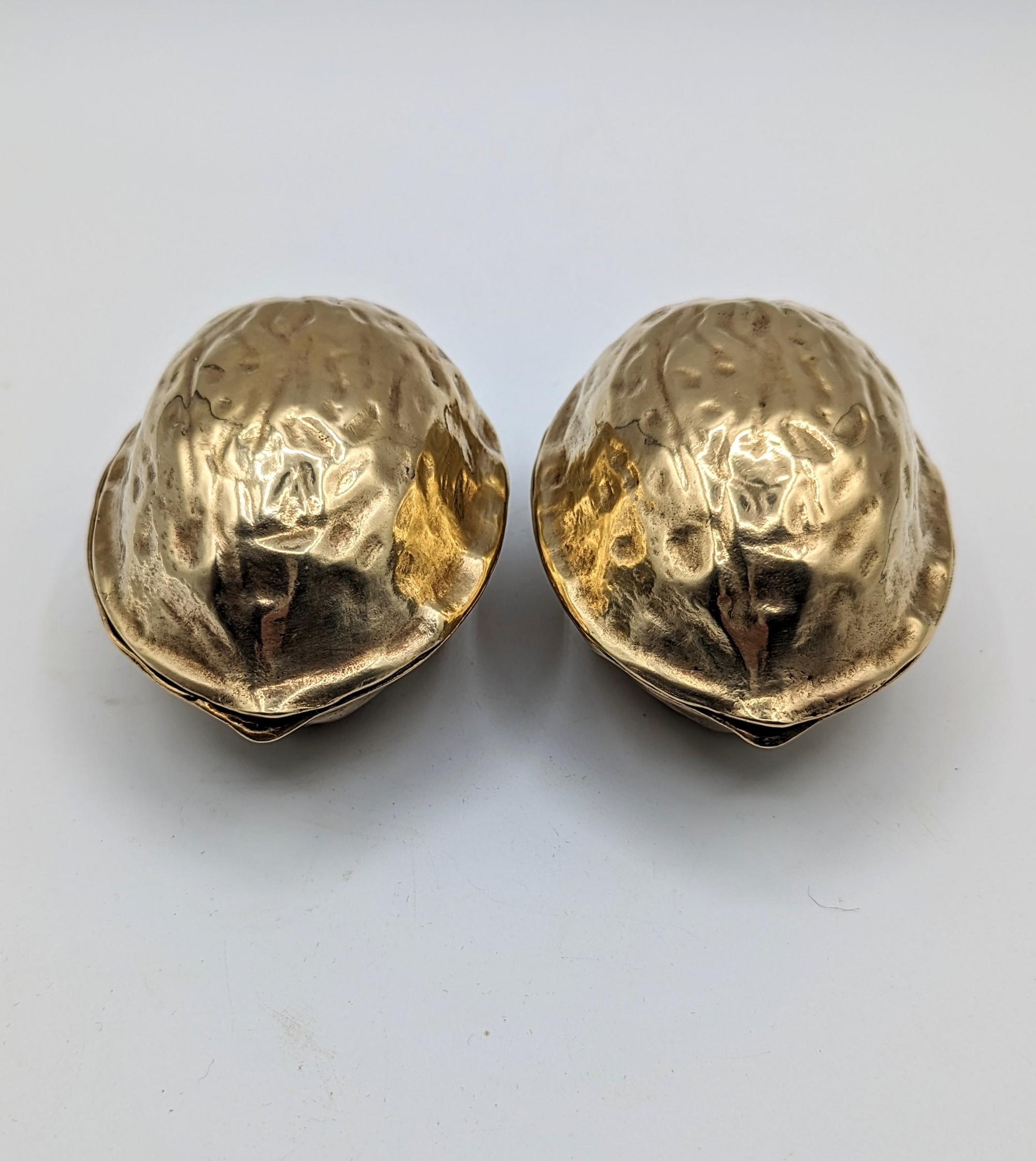 Rare and beautiful pair of brass walnut shaped nut cracker, manufactured in Spain in 1970’s. Really very decorative objects, placed on a table and also very practical when the walnut season is here. you break the nut inside, there aren't lots of