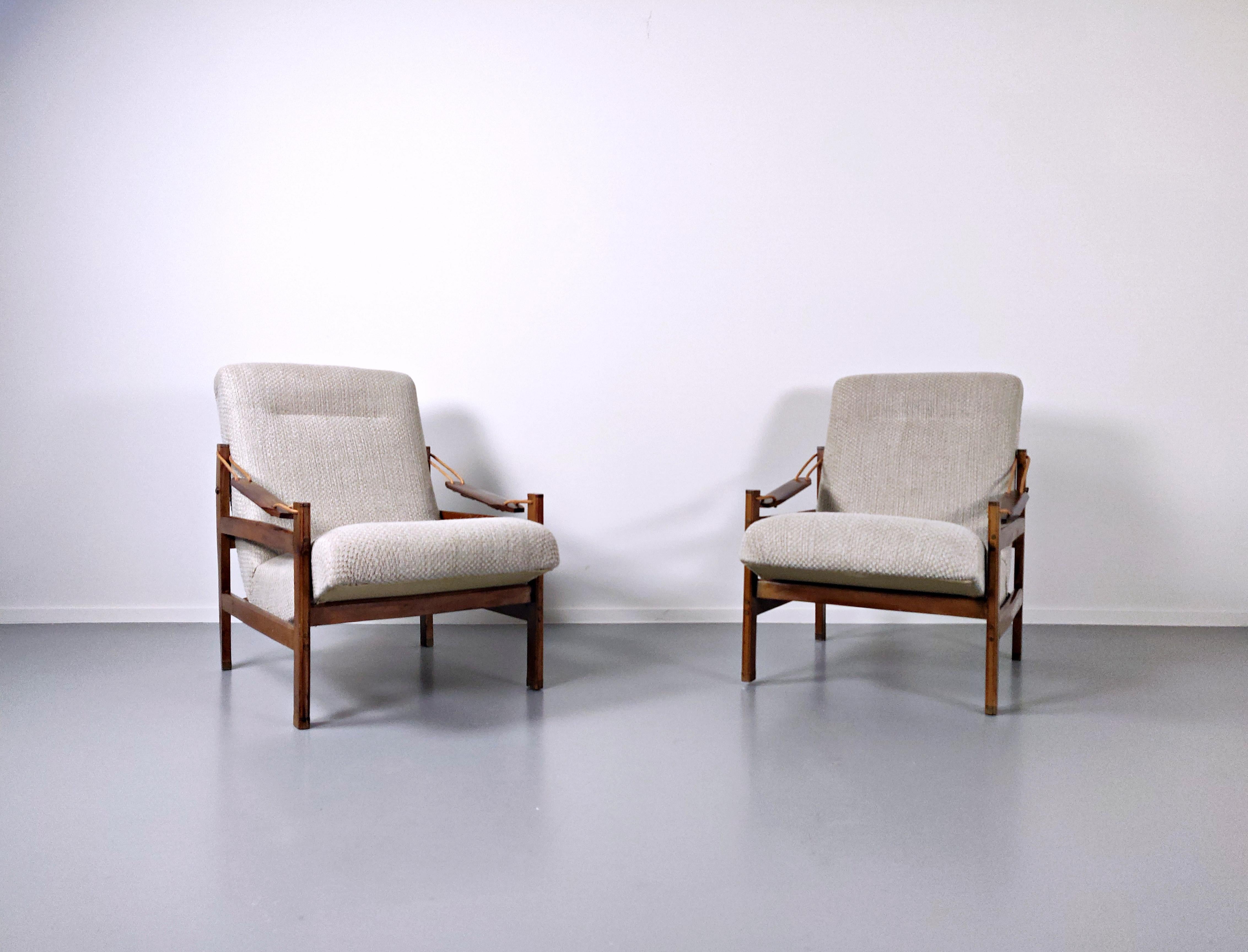 Pair of  Mid-Century Modern Brazilian armchairs in style of Sergio Rodrigues, 1960s.