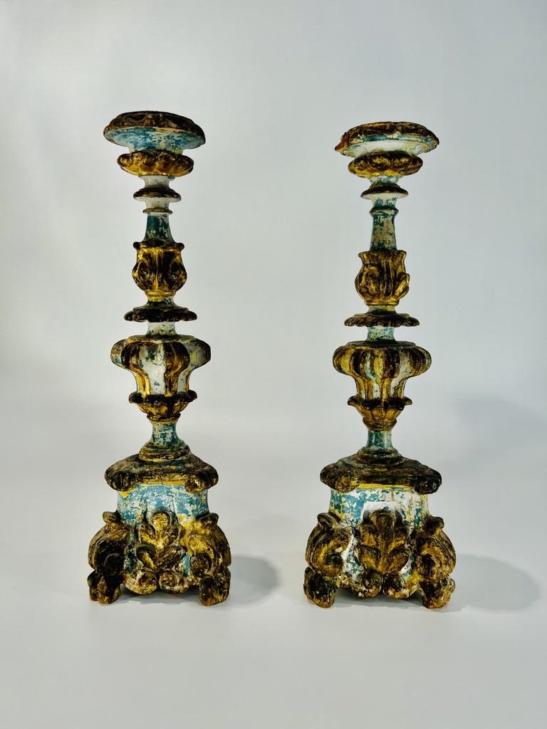 Baroque Pair of brazilian baroque candlesticks in wood polychrome circa 1800 For Sale