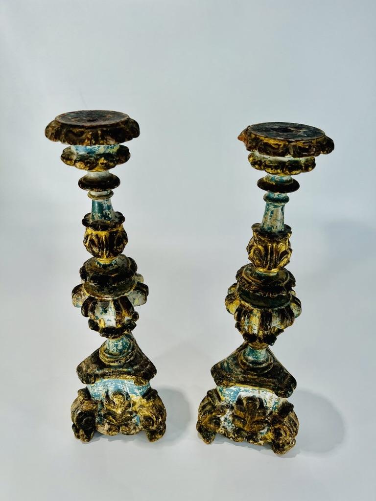 Pair of brazilian baroque candlesticks in wood polychrome circa 1800 In Good Condition For Sale In Rio De Janeiro, RJ