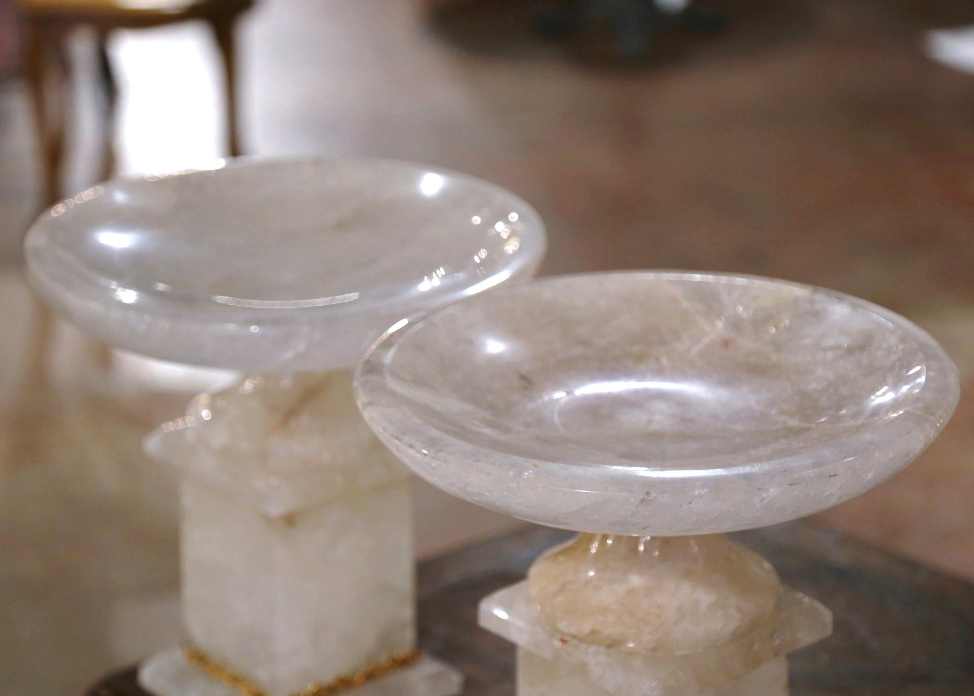 Brésilien  Paire de centres de table en cristal de roche sculpté brésilien avec bol pivotant en vente