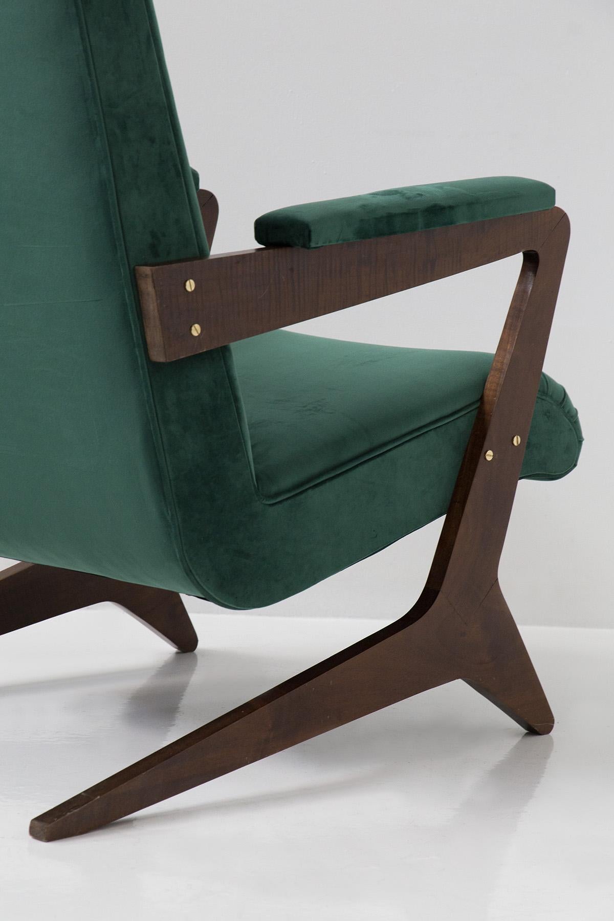 Paire de fauteuils brésiliens en velours vert, 20e siècle en vente 3