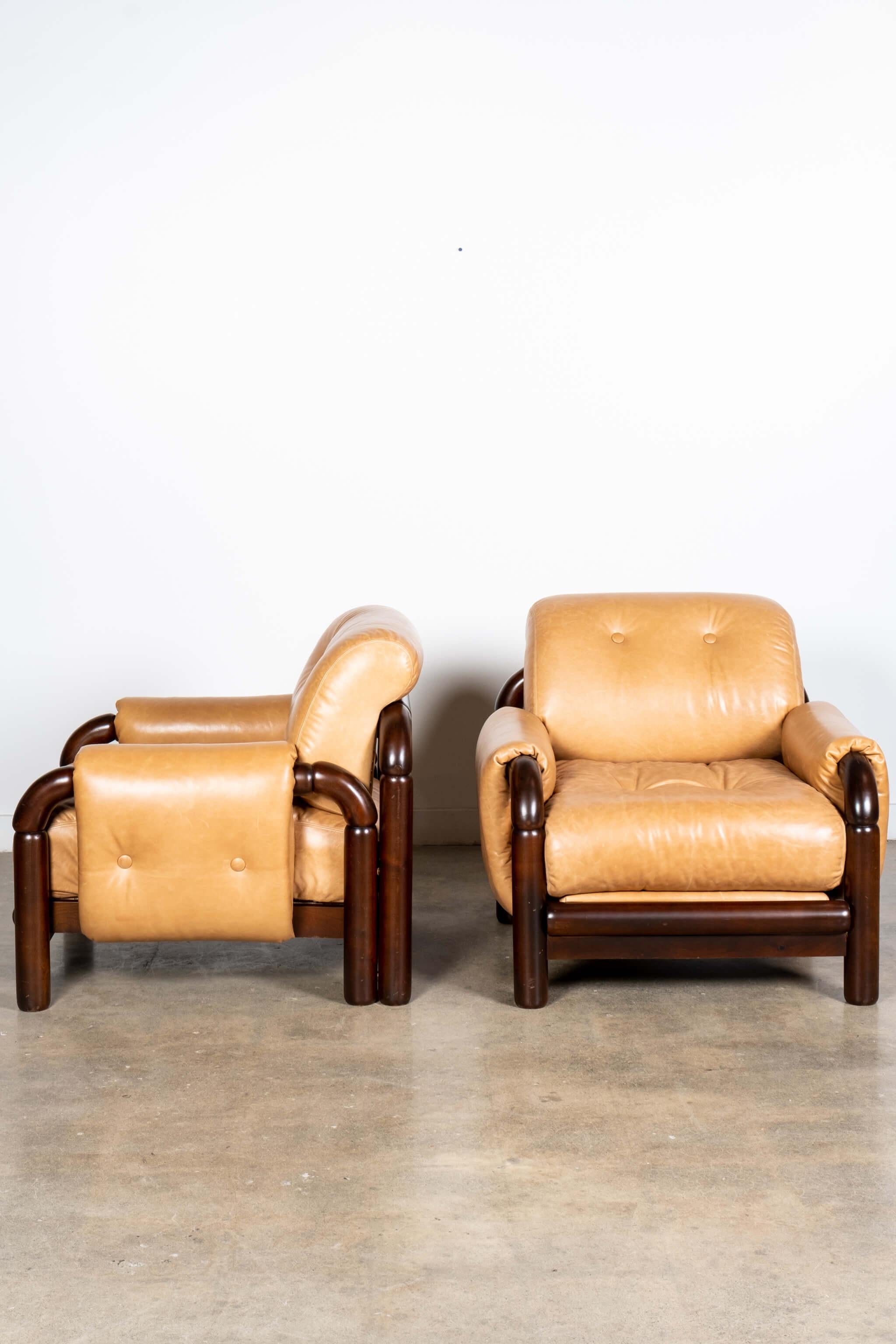 Paar brasilianische Leder-Sessel (Ende des 20. Jahrhunderts) im Angebot
