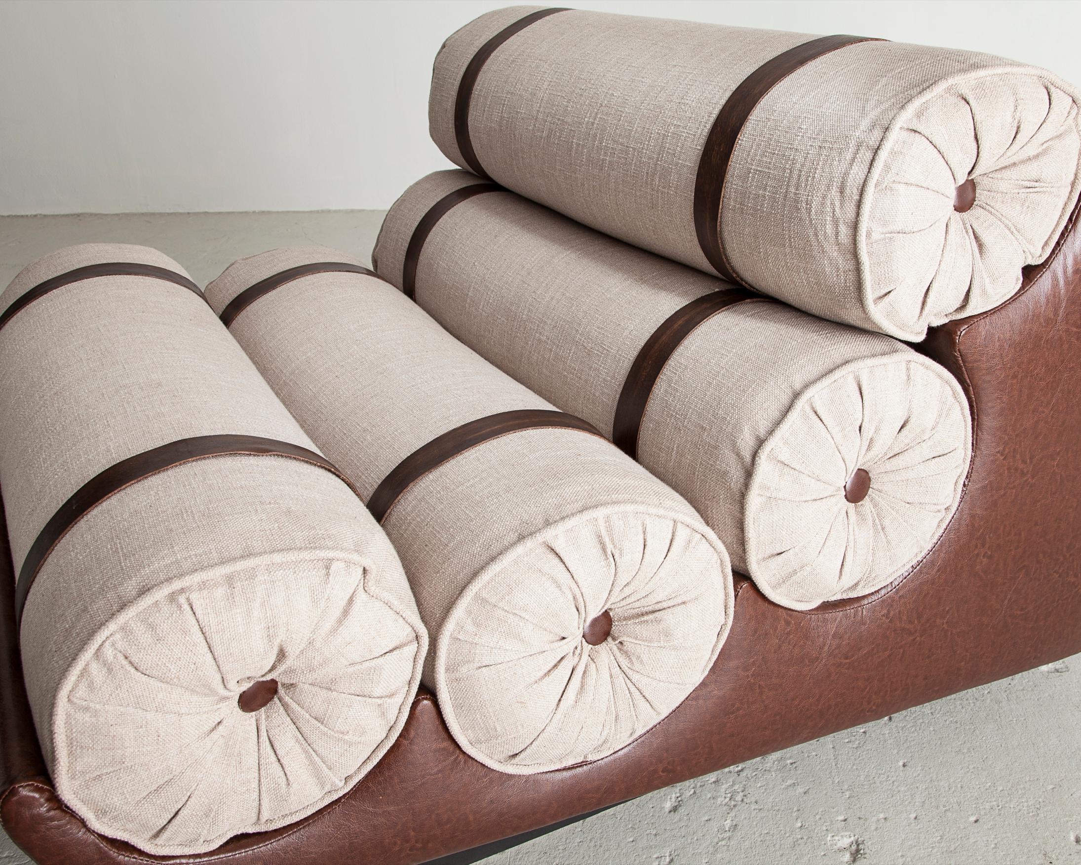 Cuir Paire de chaises longues brésiliennes en vente