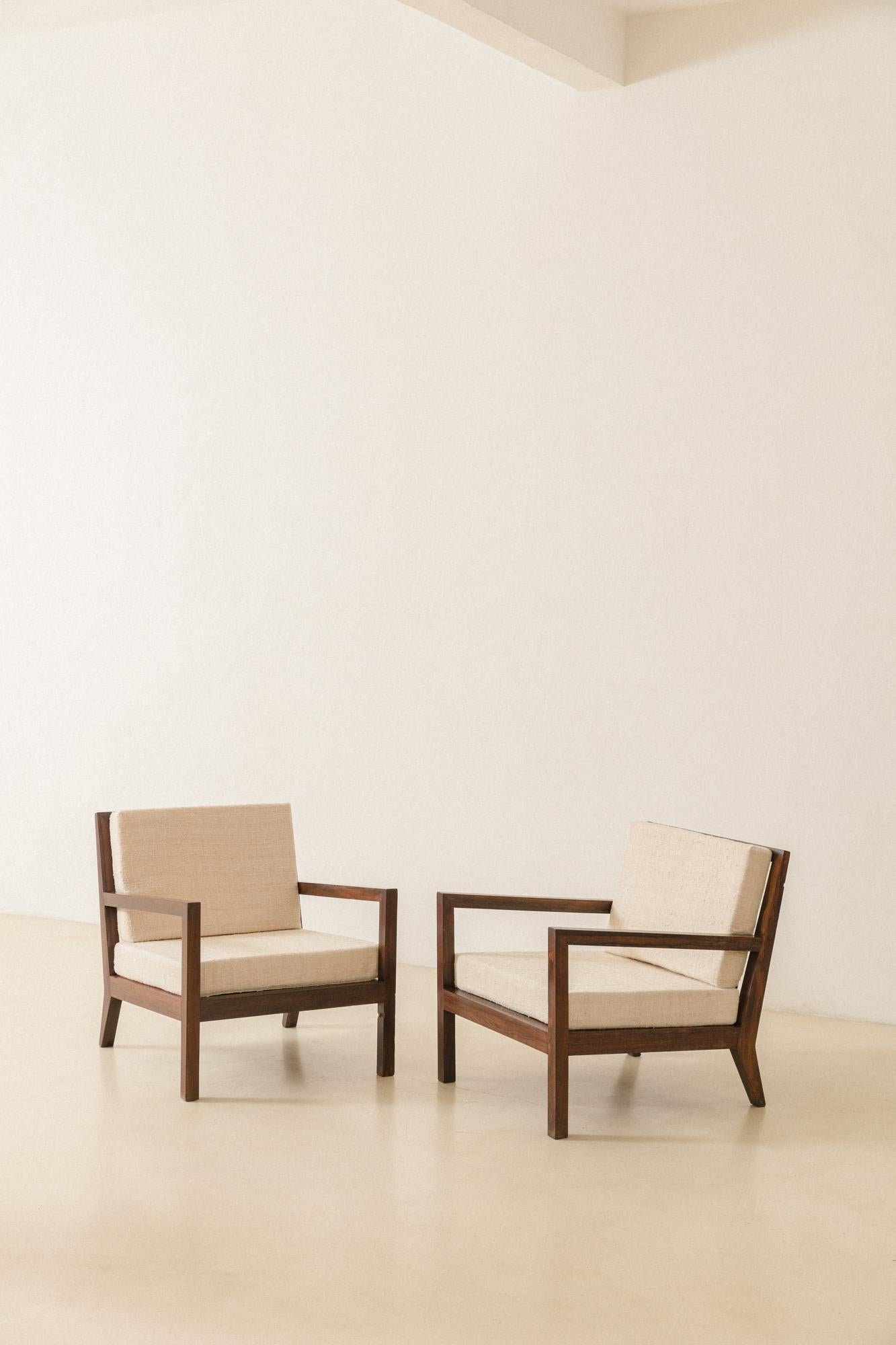 Mid-Century Modern Paire de fauteuils brésiliens du milieu du siècle dernier en bois de rose massif, designer inconnu, années 1960 en vente