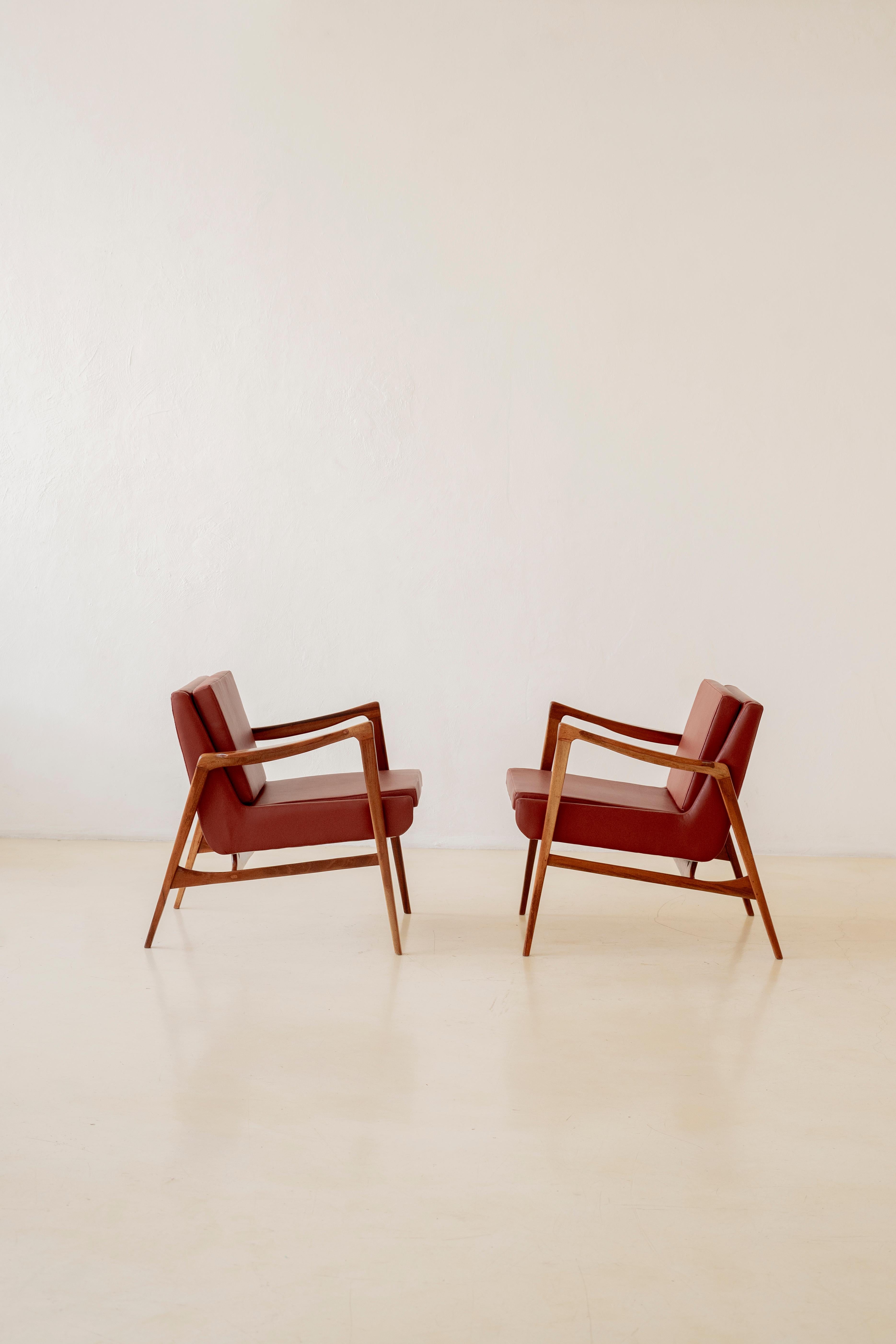 Mid-Century Modern Pair of Brazilian Midcentury Modern Armchairs, Unknown Designer, 1960s For Sale