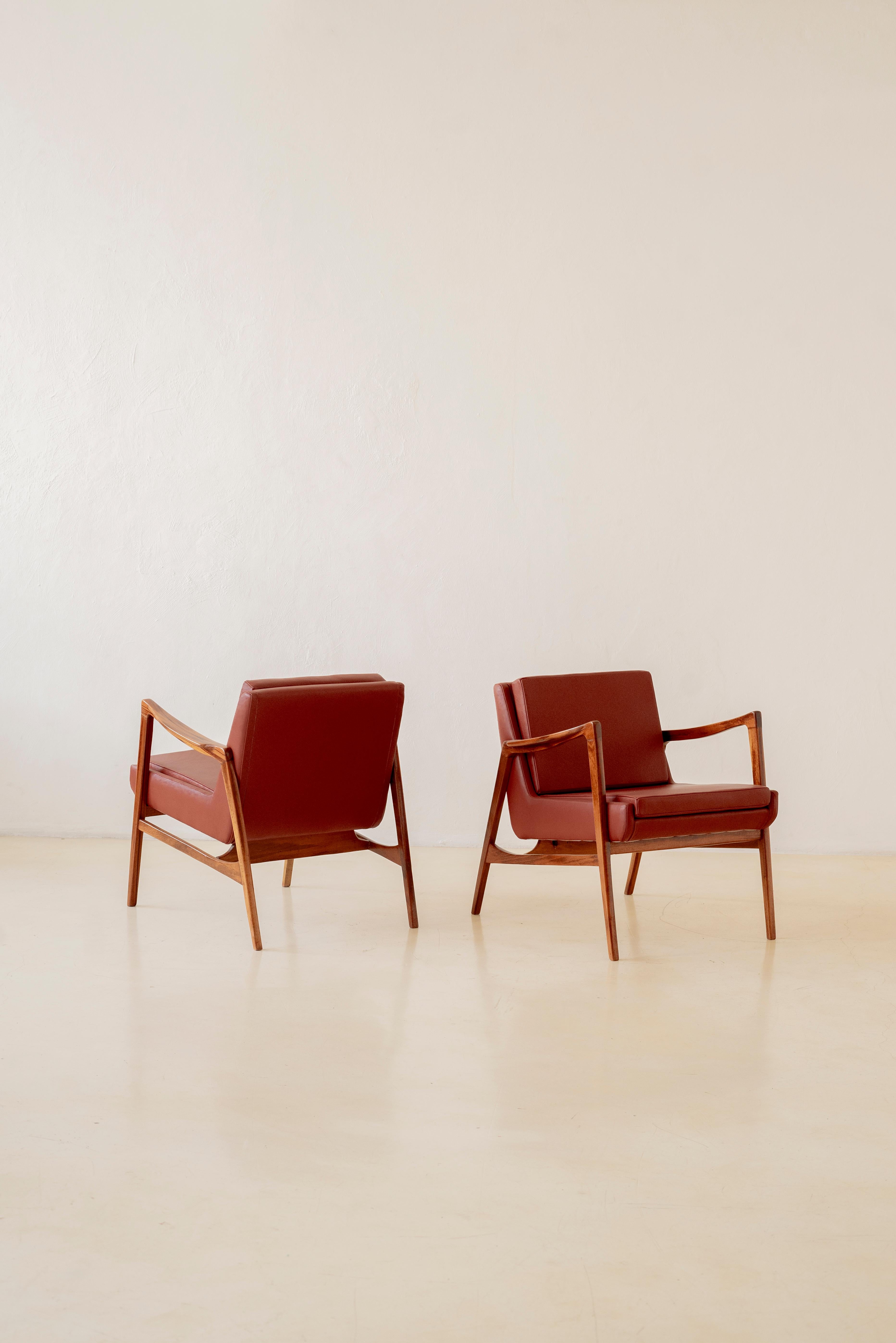 Mid-17th Century Pair of Brazilian Midcentury Modern Armchairs, Unknown Designer, 1960s For Sale