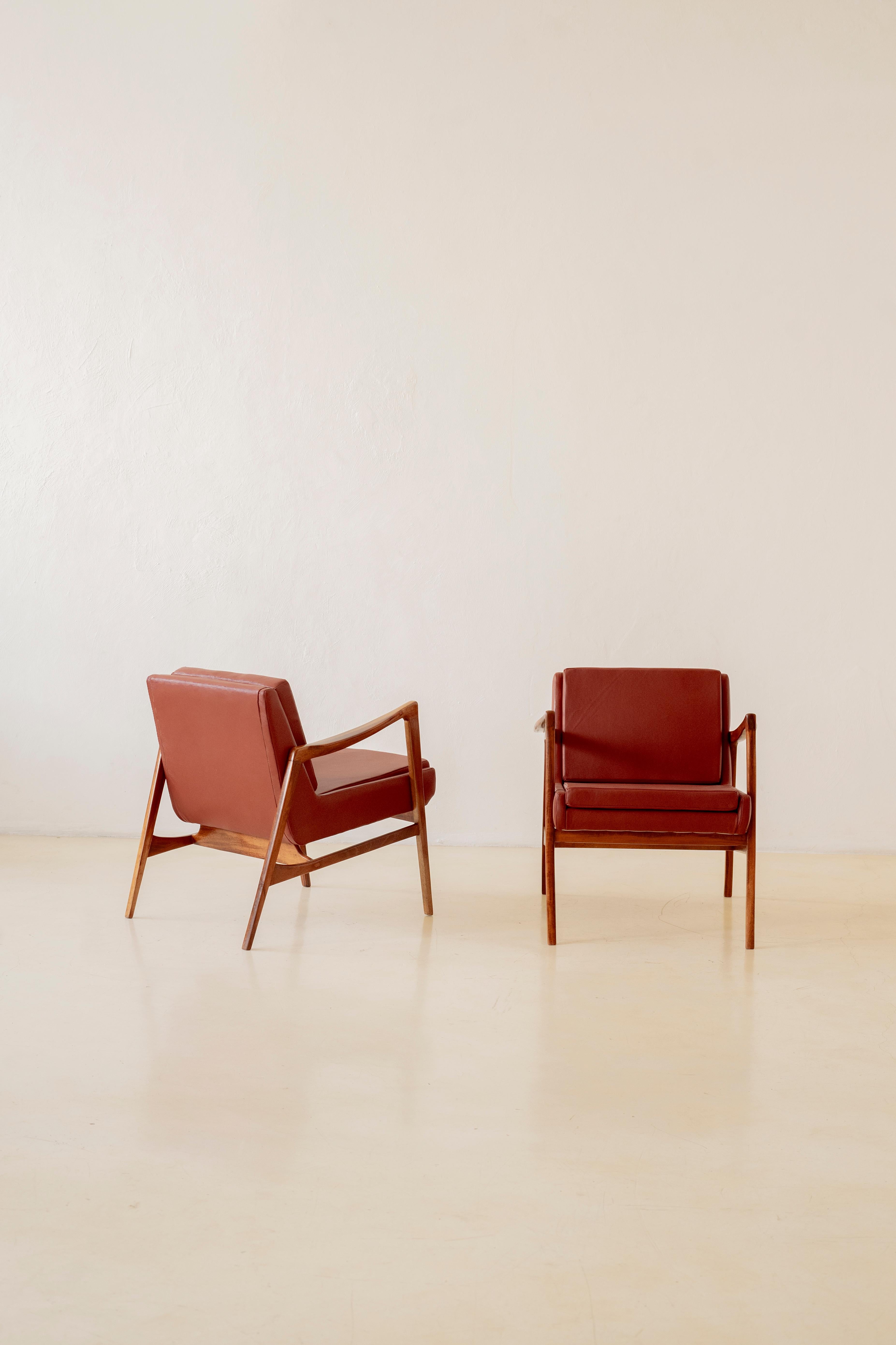 Hardwood Pair of Brazilian Midcentury Modern Armchairs, Unknown Designer, 1960s For Sale
