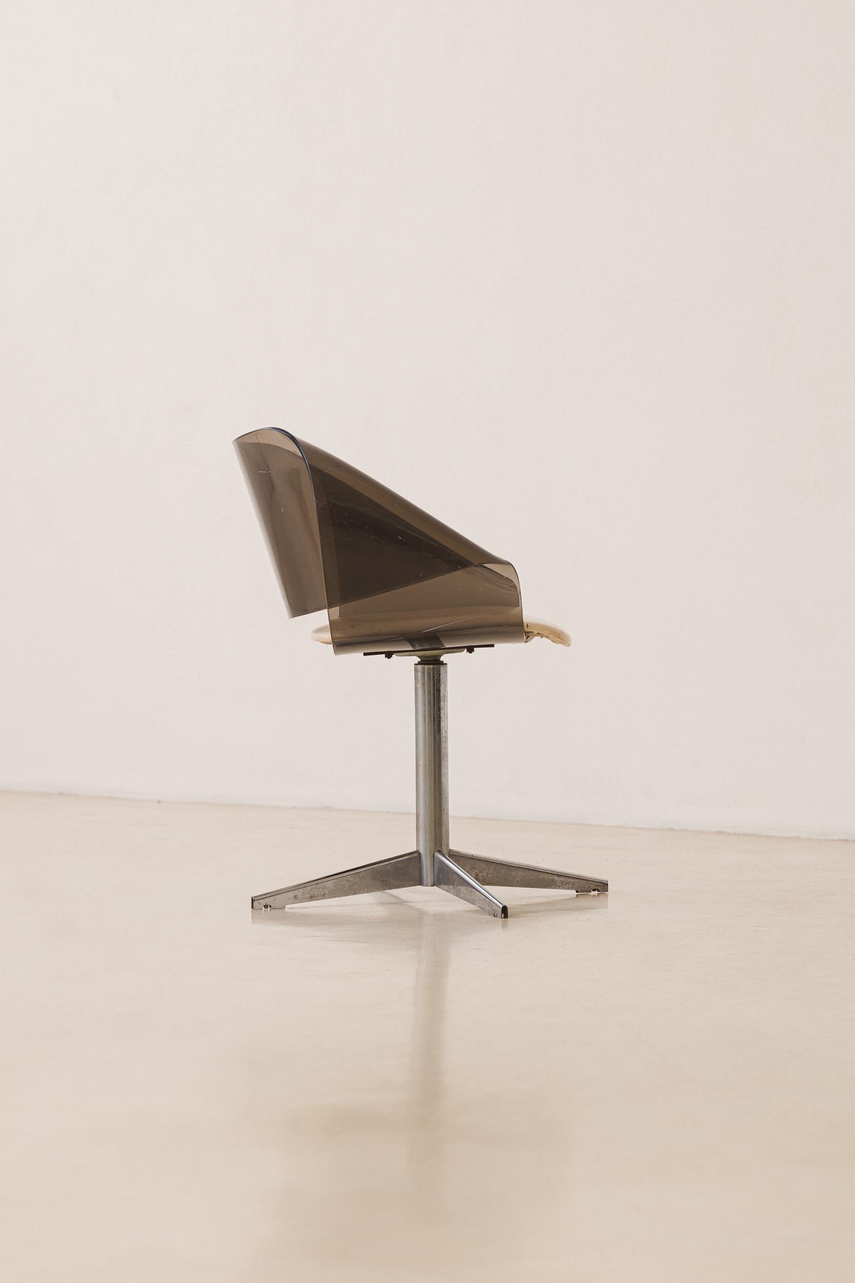 Leather Pair of Brazilian Midcentury Modern Armchairs, Unknown Designer, 1960s For Sale