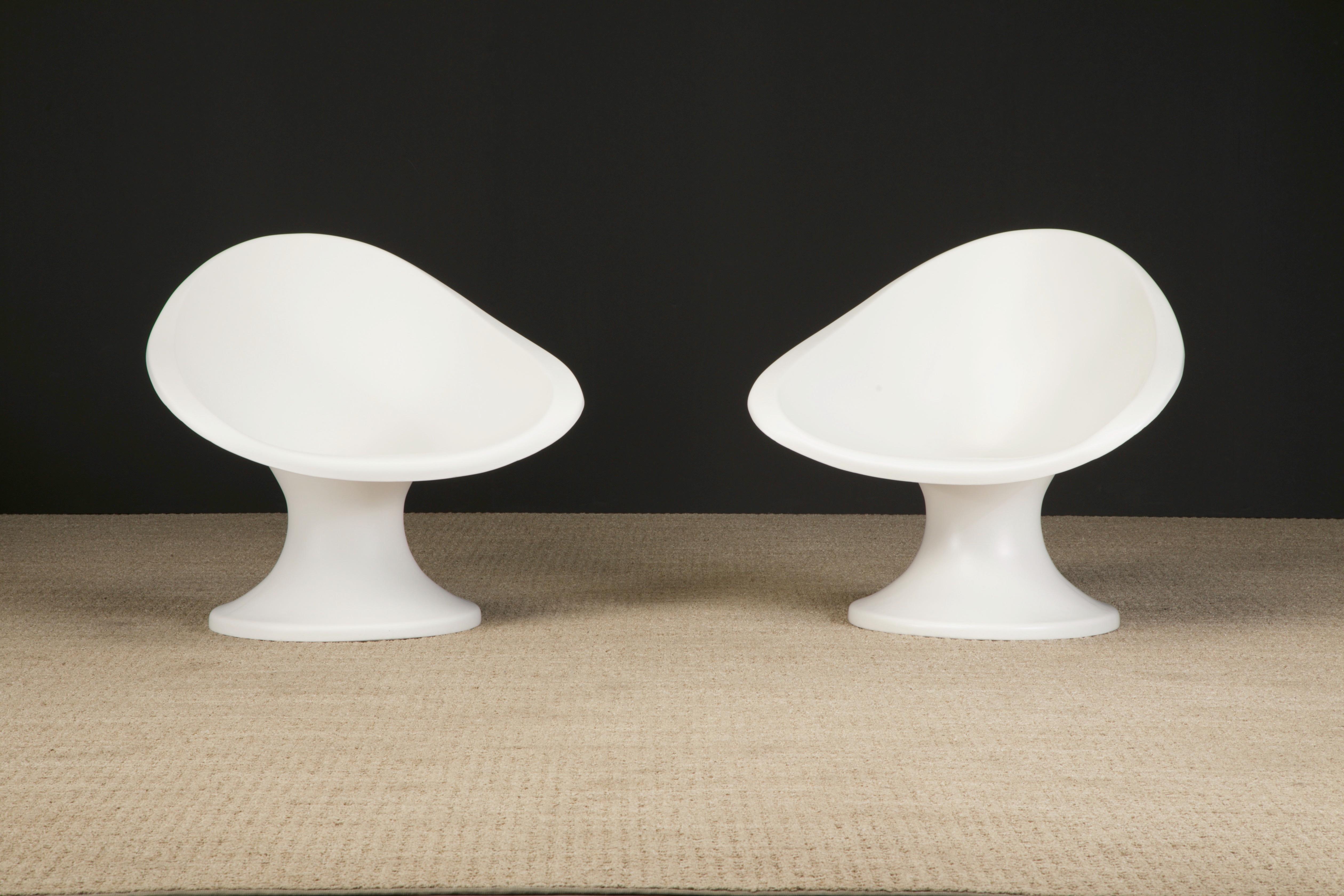 Mid-Century Modern Pair of Brazilian Modern Fiberglass Lounge Chairs, circa 1960s For Sale