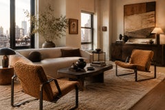 Coppia di sedie da salotto moderne brasiliane in shearling e ottone, Jorge Zalszupin