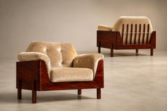 Par de sillones modernos brasileños de palisandro y mohair, Bertomeu, Brasil, década de 1960