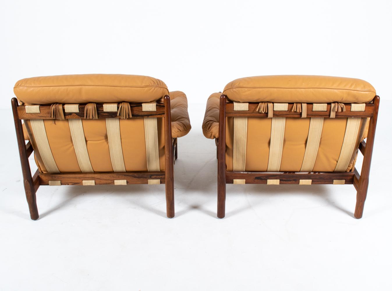 Paire de fauteuils modernistes brésiliens en bois de rose et cuir, vers 1970 en vente 5