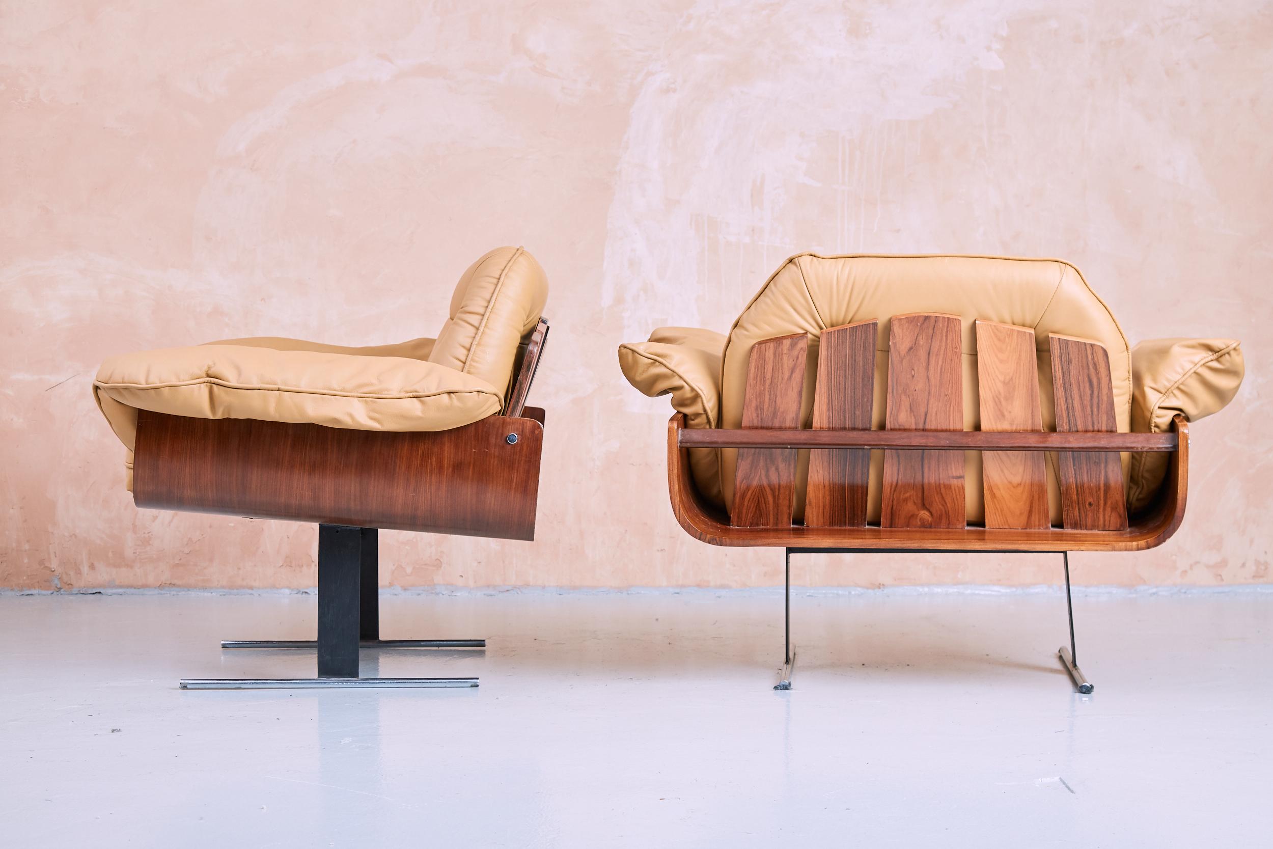 Leather Pair of Brazilian 'Presidencial' Lounge Chairs by Jorge Zalszupin for L'Atelier For Sale