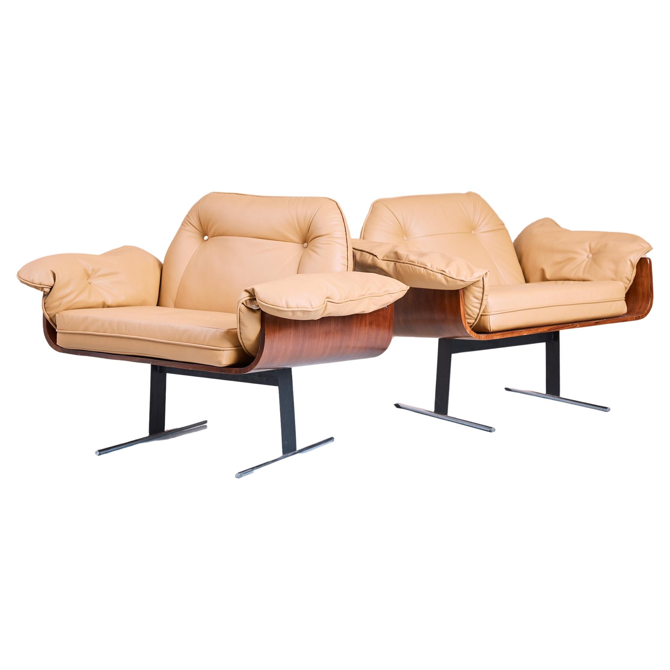 Pair of Brazilian 'Presidencial' Lounge Chairs by Jorge Zalszupin for L'Atelier For Sale