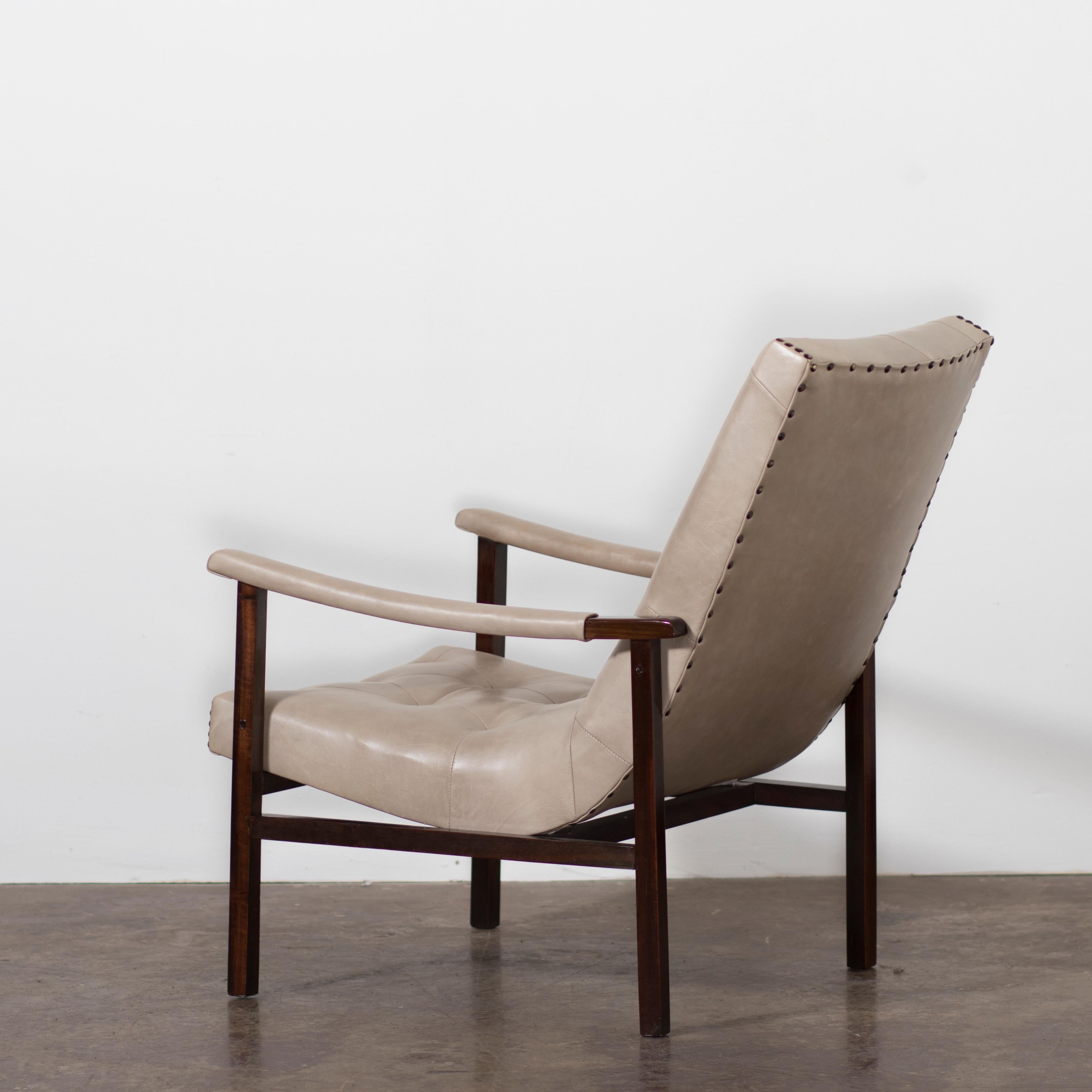Moderne Sessel aus brasilianischem Palisanderholz von Gelli, ca. 1950er Jahre, Paar (Brasilianisch) im Angebot