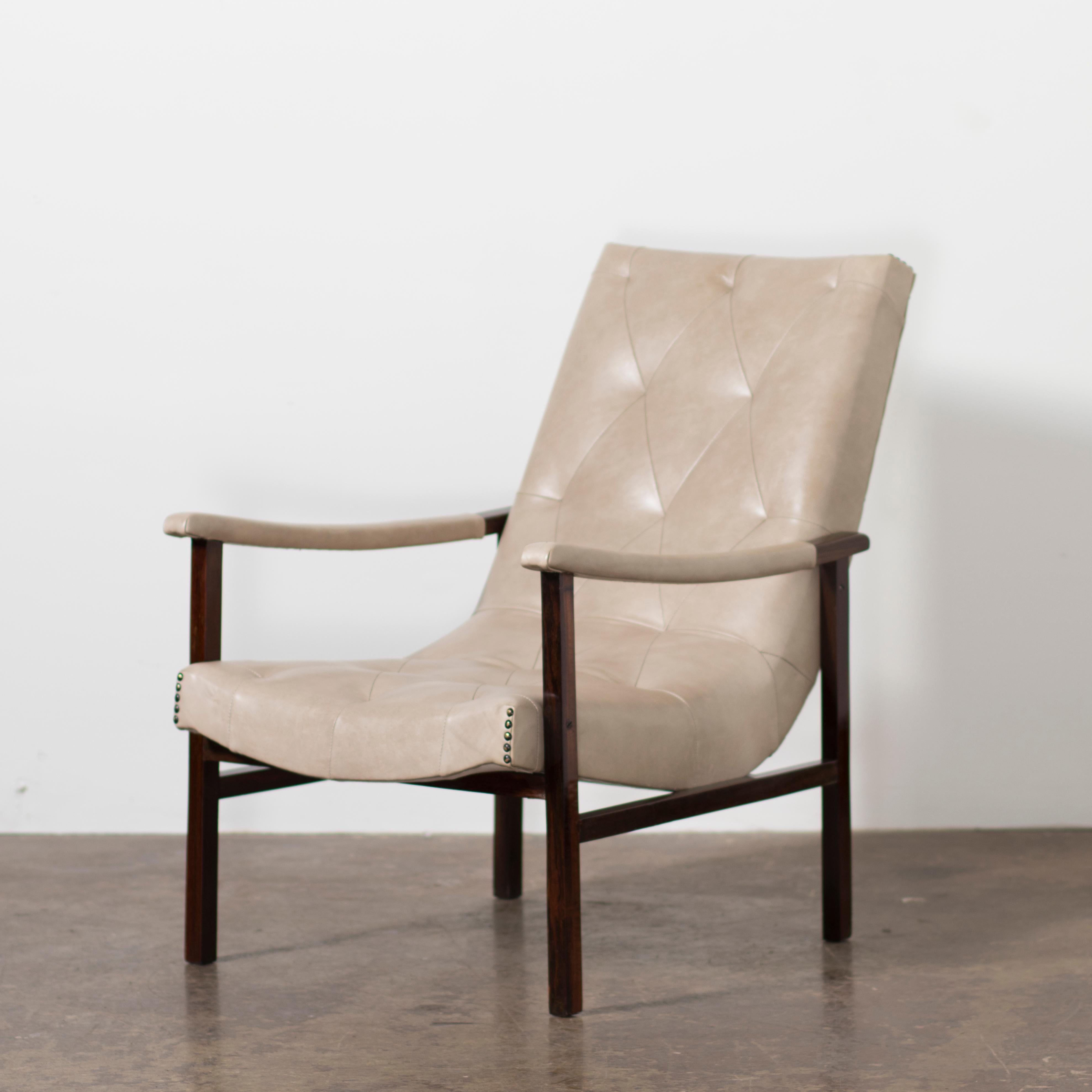 Moderne Sessel aus brasilianischem Palisanderholz von Gelli, ca. 1950er Jahre, Paar im Zustand „Gut“ im Angebot in New York, NY