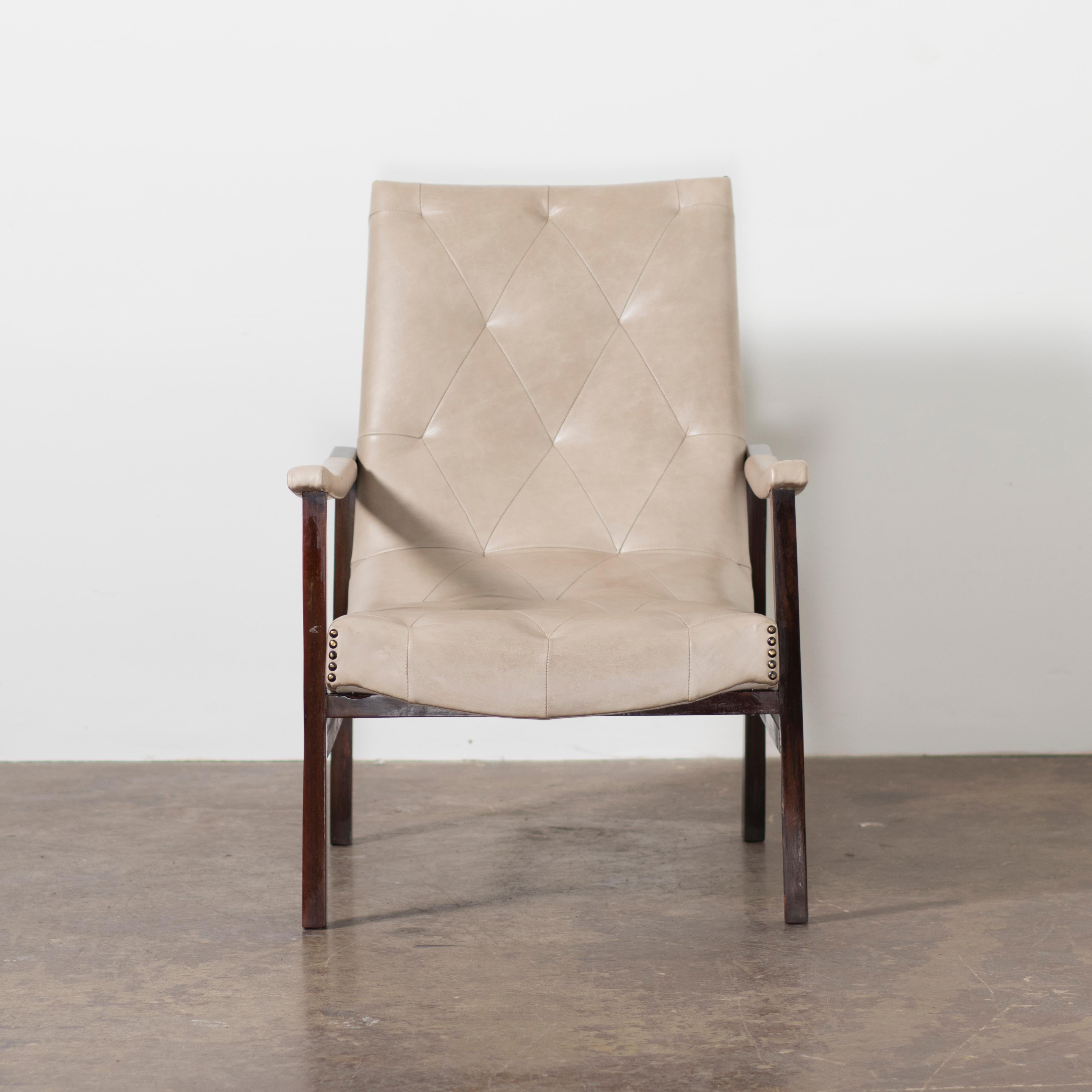 Moderne Sessel aus brasilianischem Palisanderholz von Gelli, ca. 1950er Jahre, Paar (Mitte des 20. Jahrhunderts) im Angebot