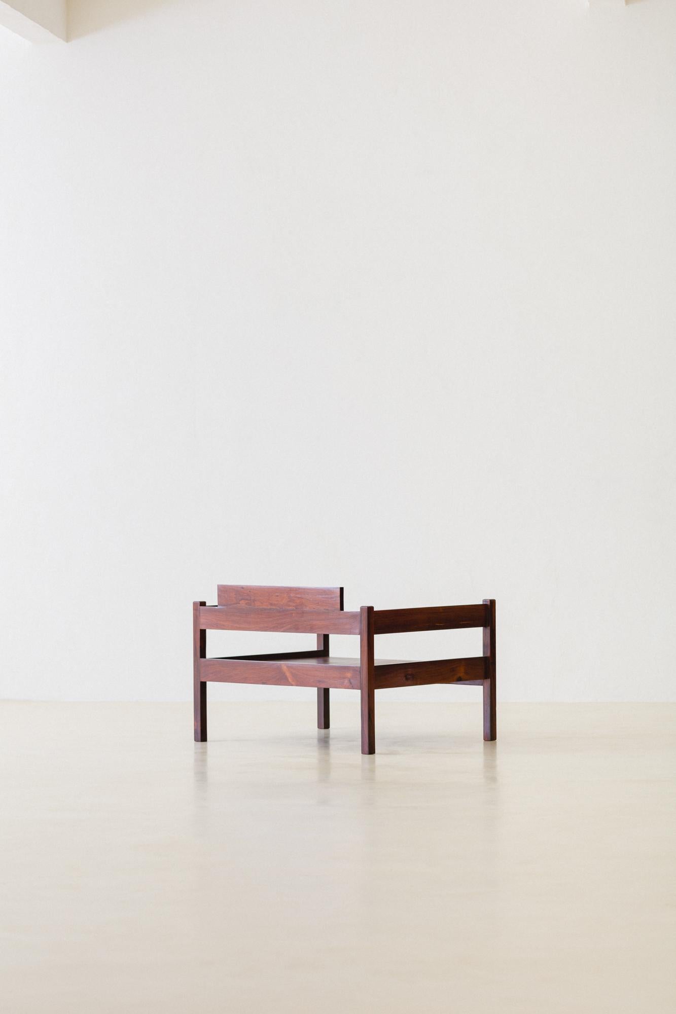 Paire de fauteuils brésiliens en bois de rose avec repose-pieds par Celina Decorações, années 1960 en vente 3