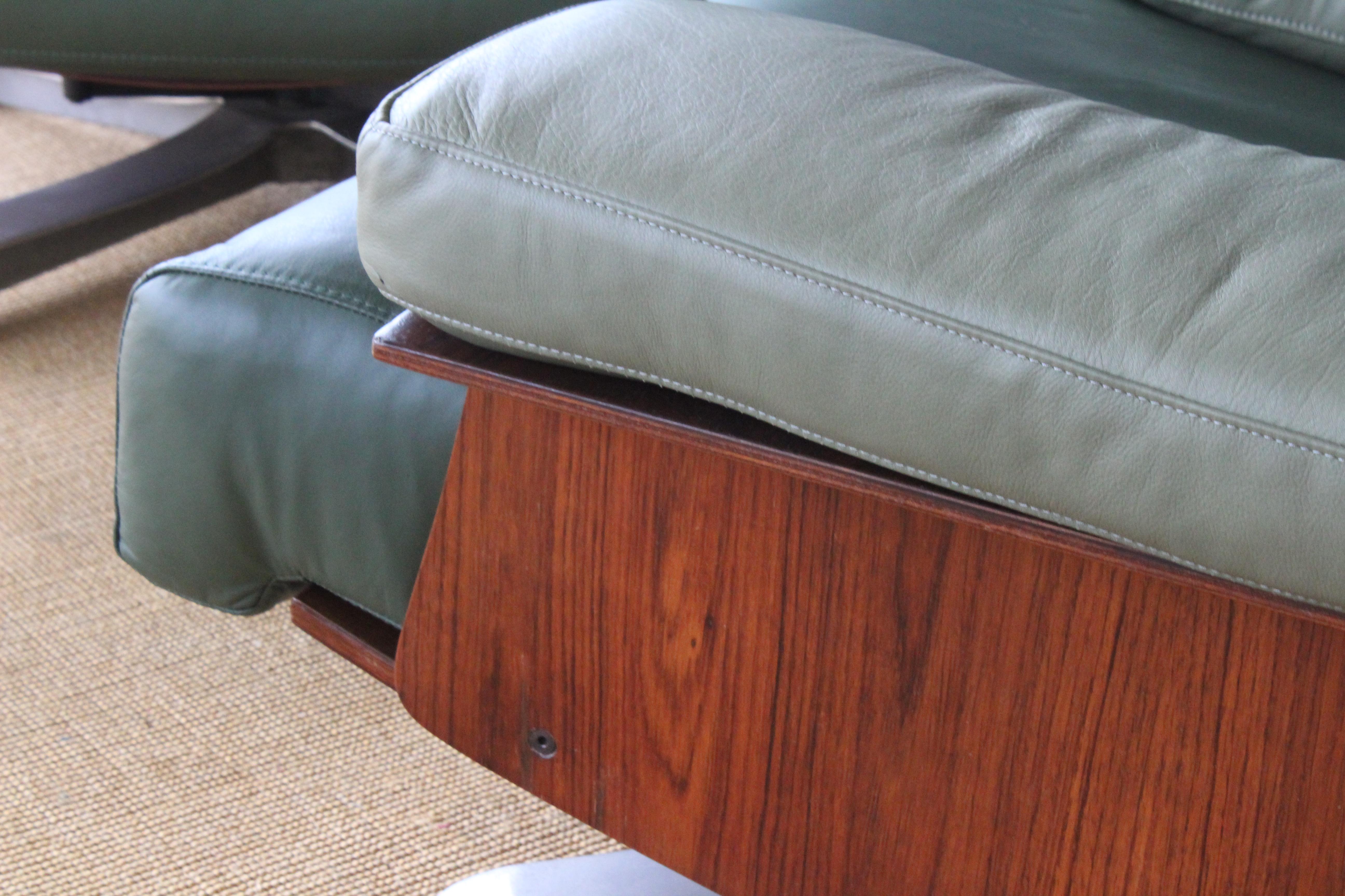 Pair of Brazilian Rosewood Chairs with Leather Upholstery, Brazil, 1960s 6