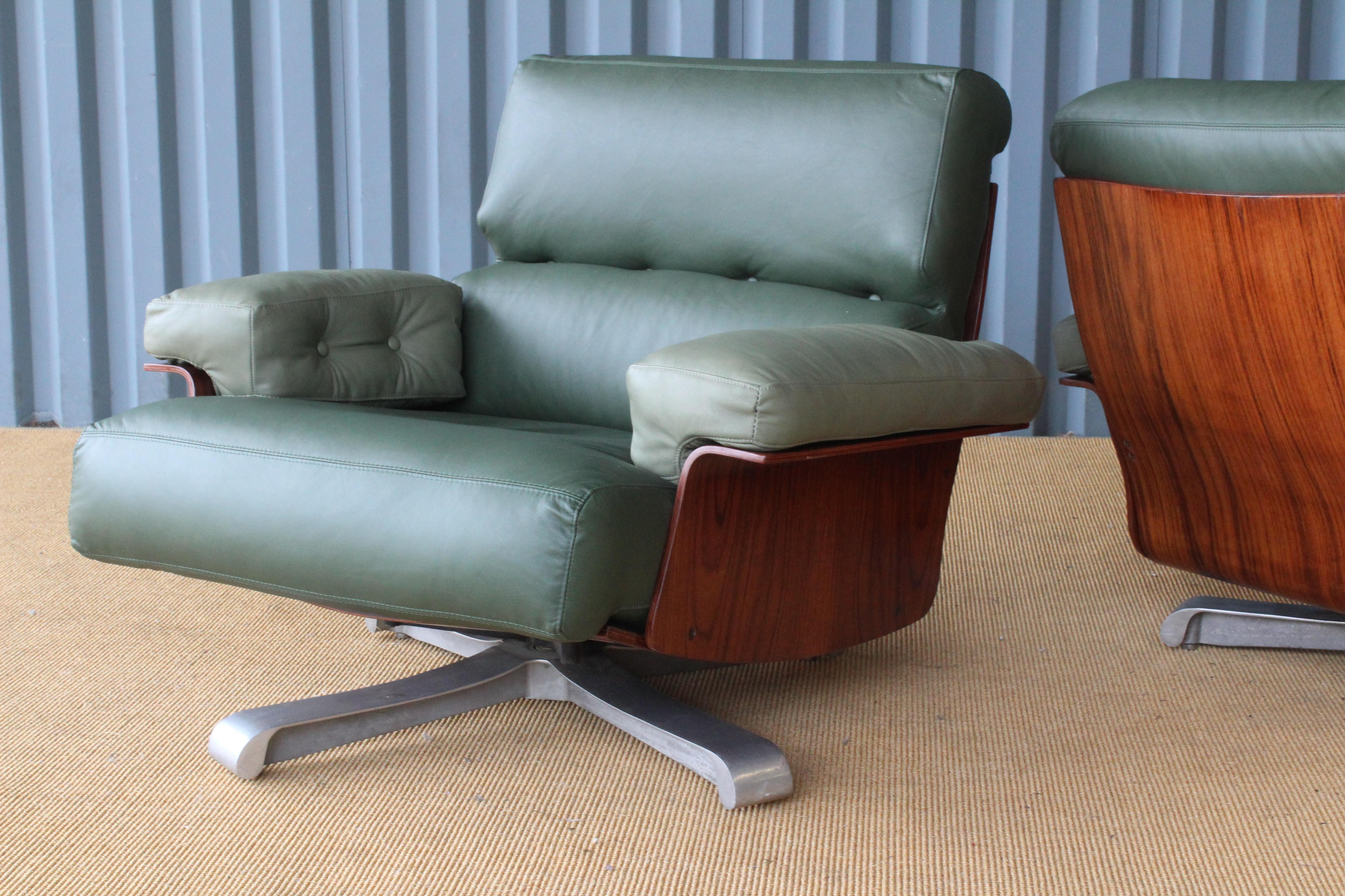 Pair of Brazilian Rosewood Chairs with Leather Upholstery, Brazil, 1960s In Excellent Condition In Los Angeles, CA