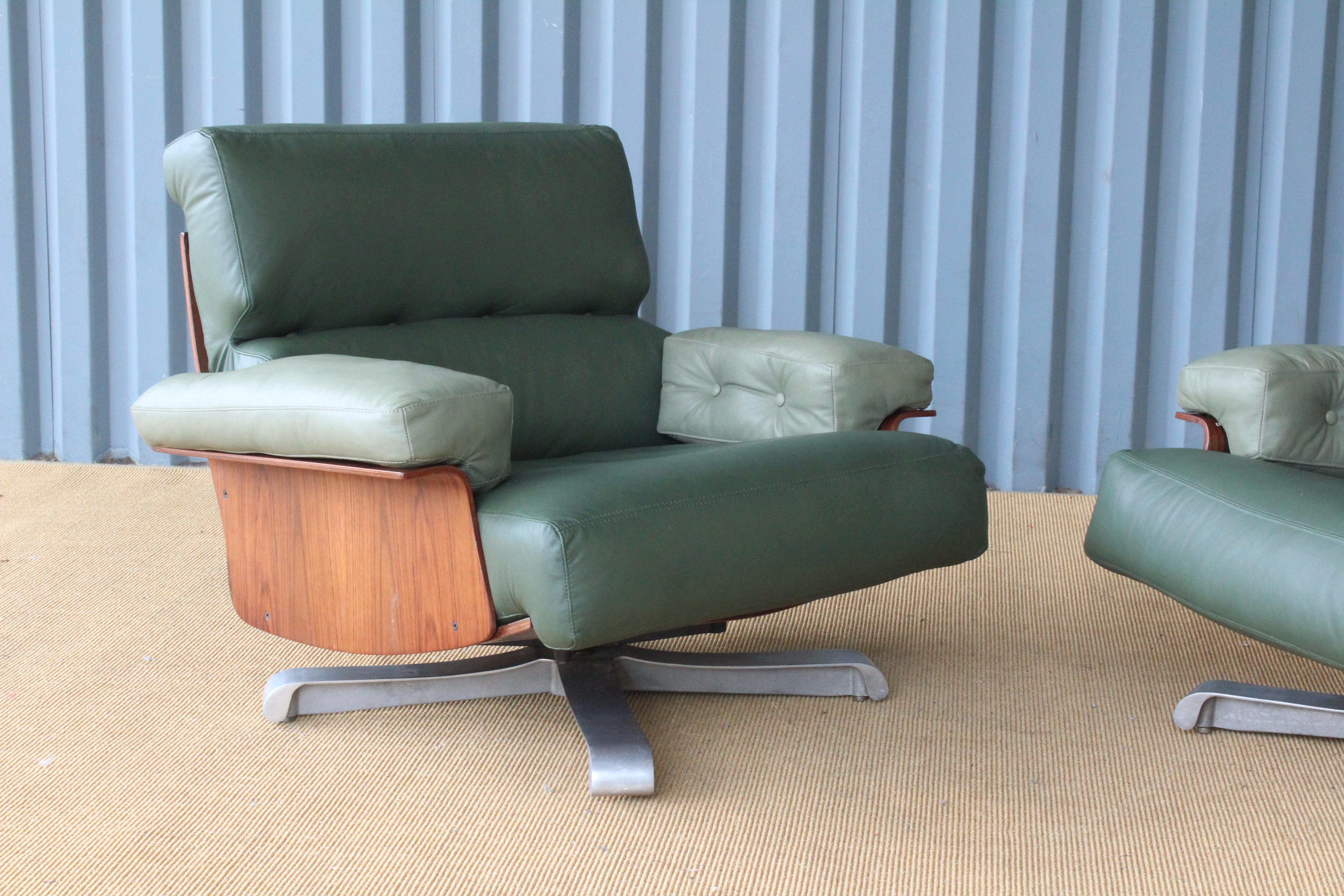 Pair of Brazilian Rosewood Chairs with Leather Upholstery, Brazil, 1960s 1