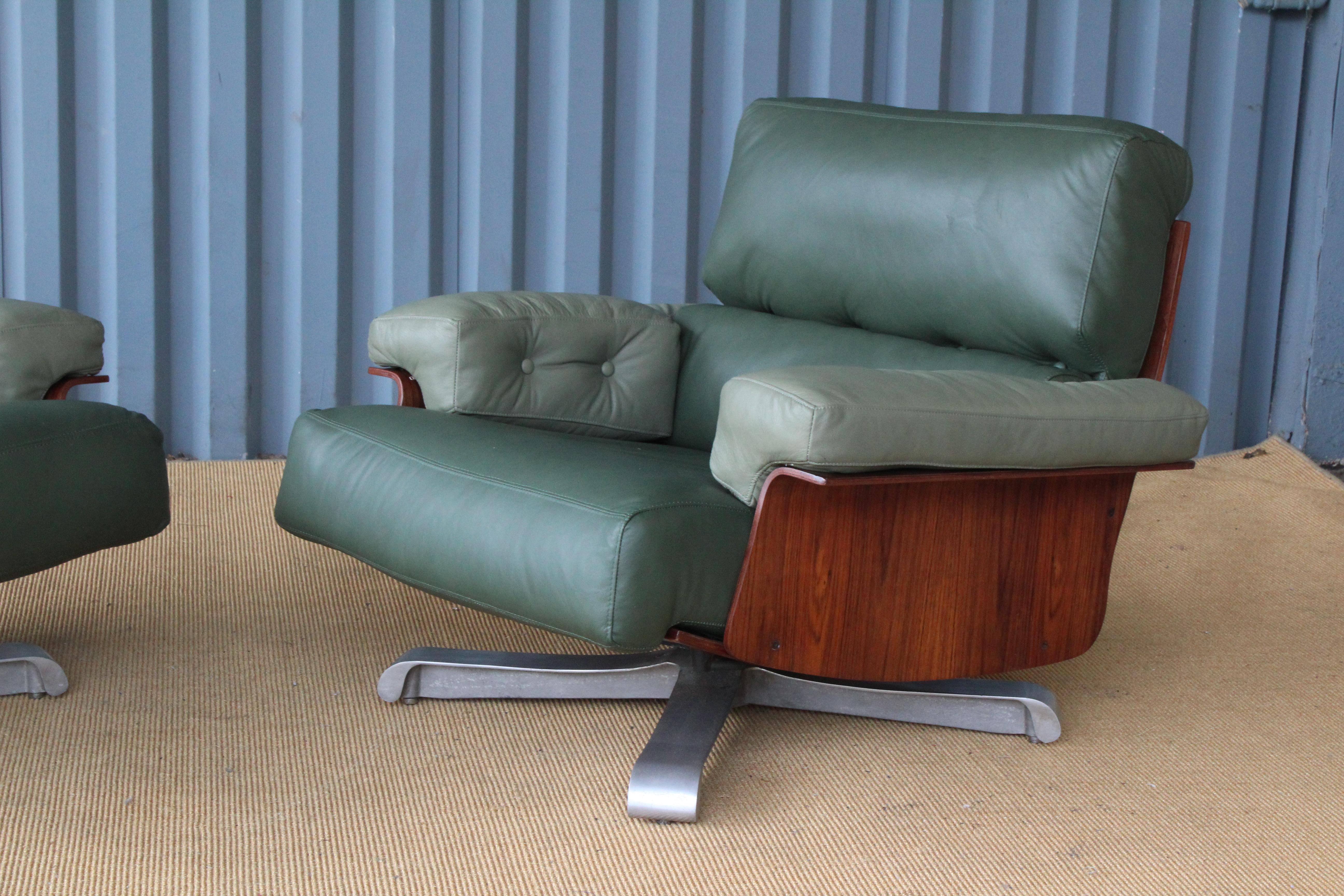 Pair of Brazilian Rosewood Chairs with Leather Upholstery, Brazil, 1960s 2