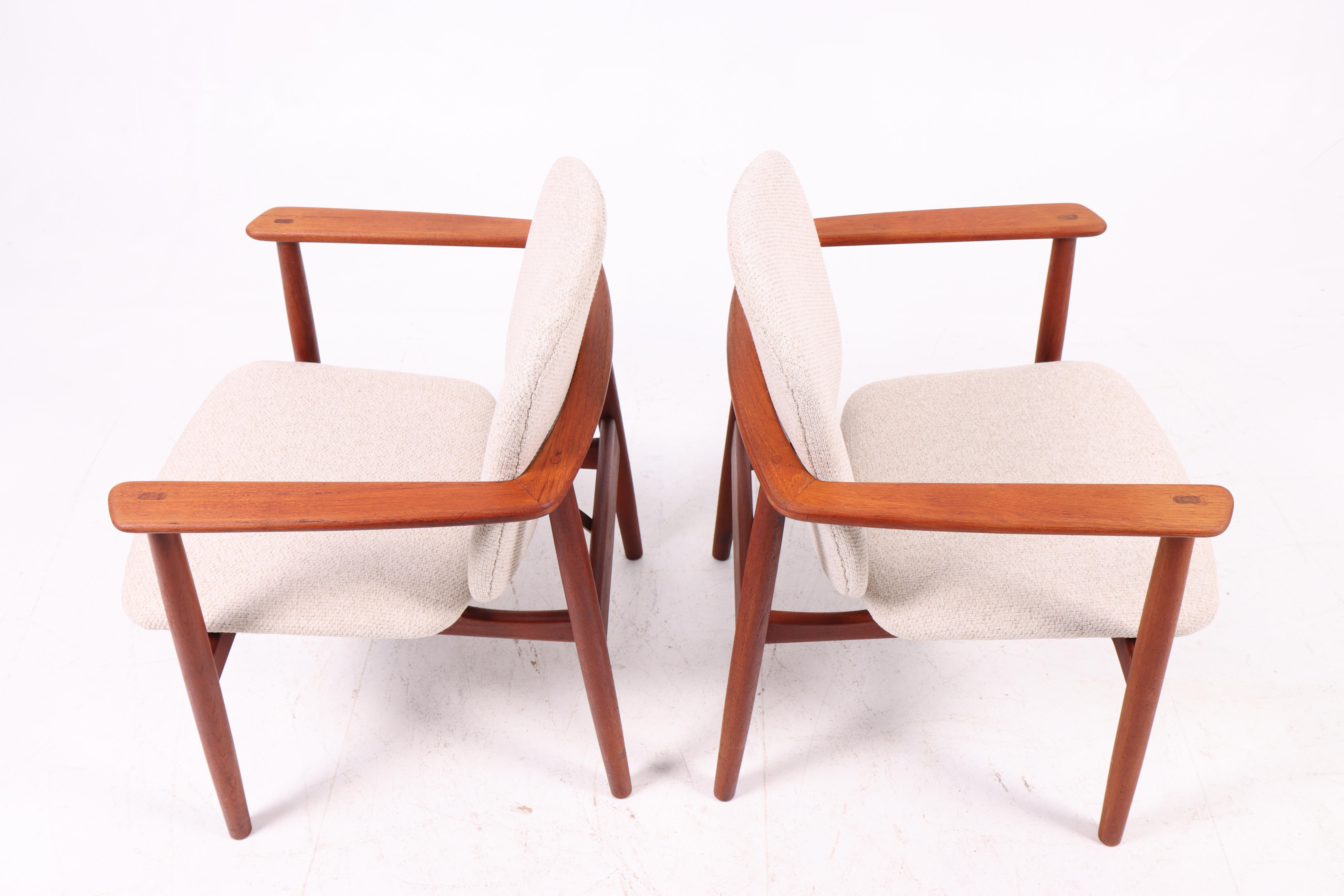 Pair of Børge Mogensen Armchairs in Teak, Newly Upholstered, Søborg Møbler, 1960 In Good Condition For Sale In Lejre, DK