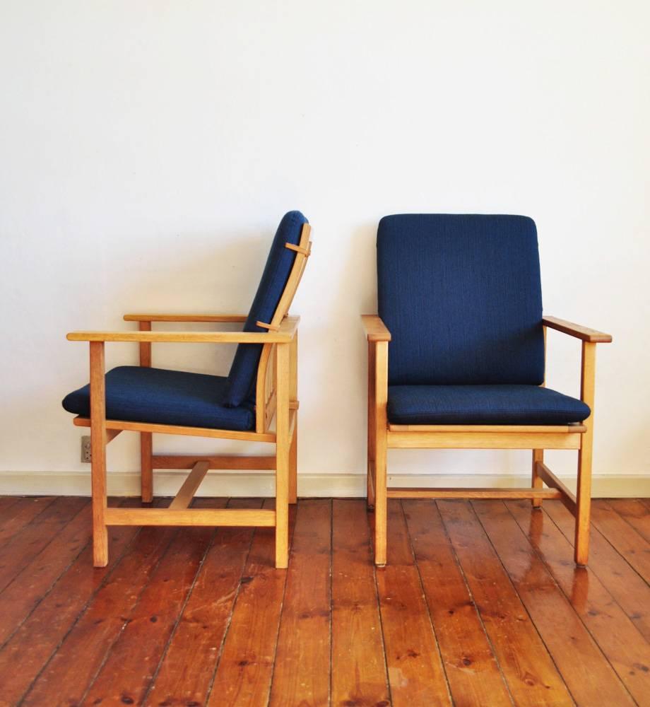 Pair of Børge Mogensen Oak Lounge Chairs Model 2257 for Fredericia Stolefabrik For Sale 5