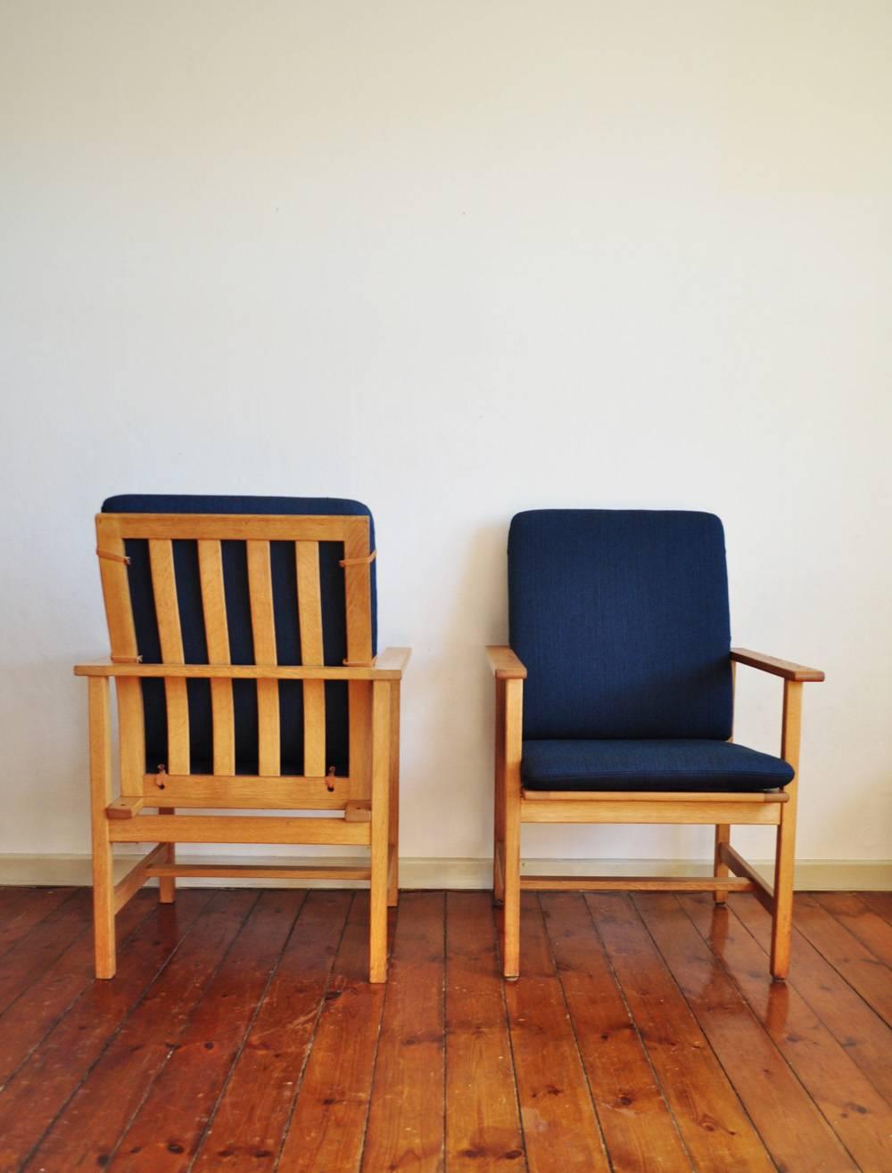 Pair of Børge Mogensen Oak Lounge Chairs Model 2257 for Fredericia Stolefabrik In Good Condition For Sale In Vordingborg, DK