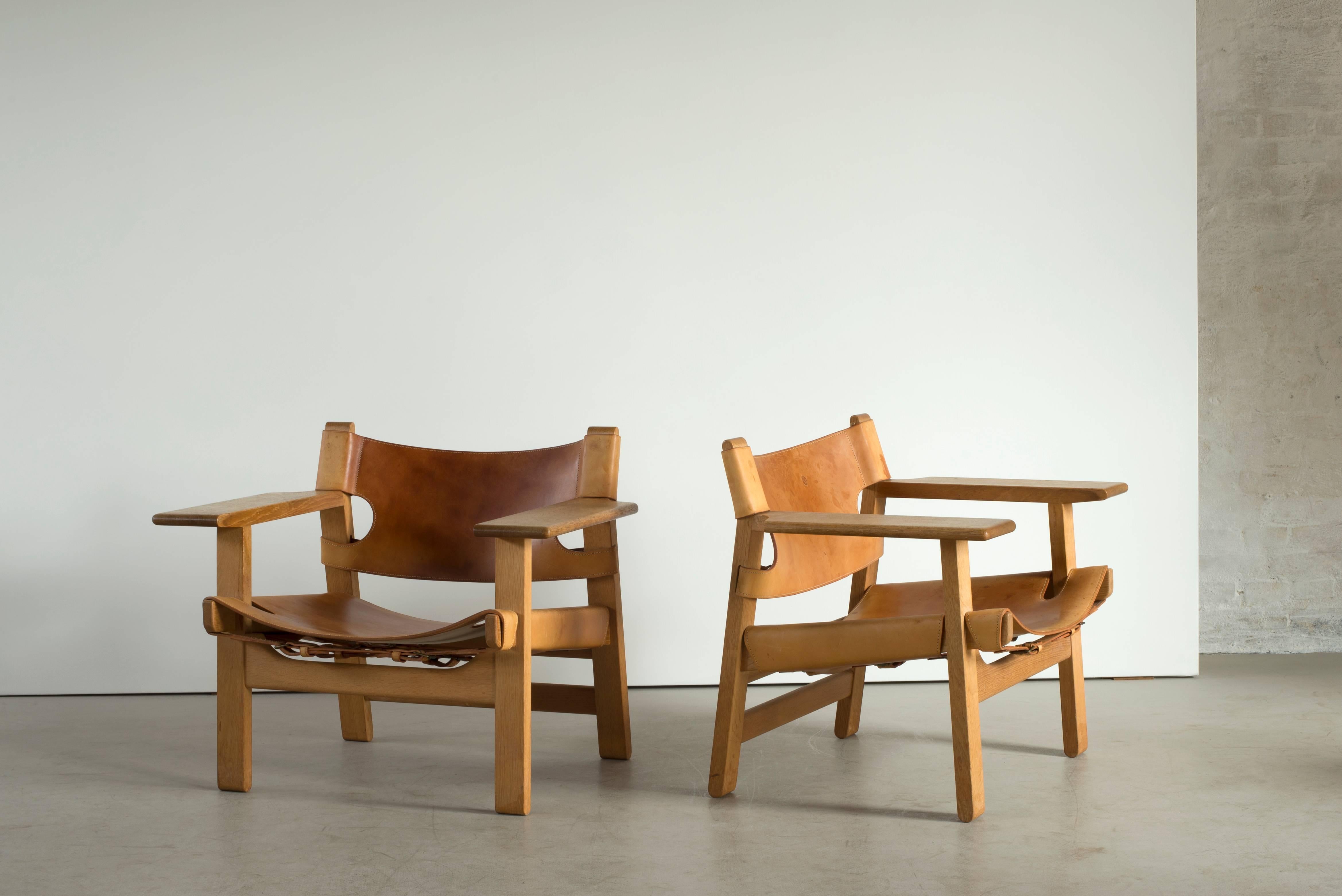 Pair of Børge Mogensen Spanish chairs. Executed by Fredericia Furniture.

Oak and vegetable tanned leather. Reverse with paper labels Fredericia Furniture, Denmark.

 