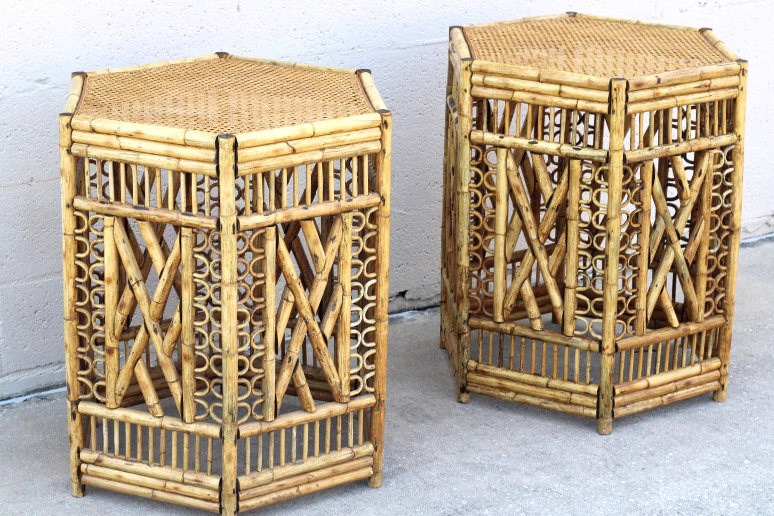 Chippendale chinois Paire de bases de tables de salle à manger hexagonales en bambou et canne de style Brighton en vente