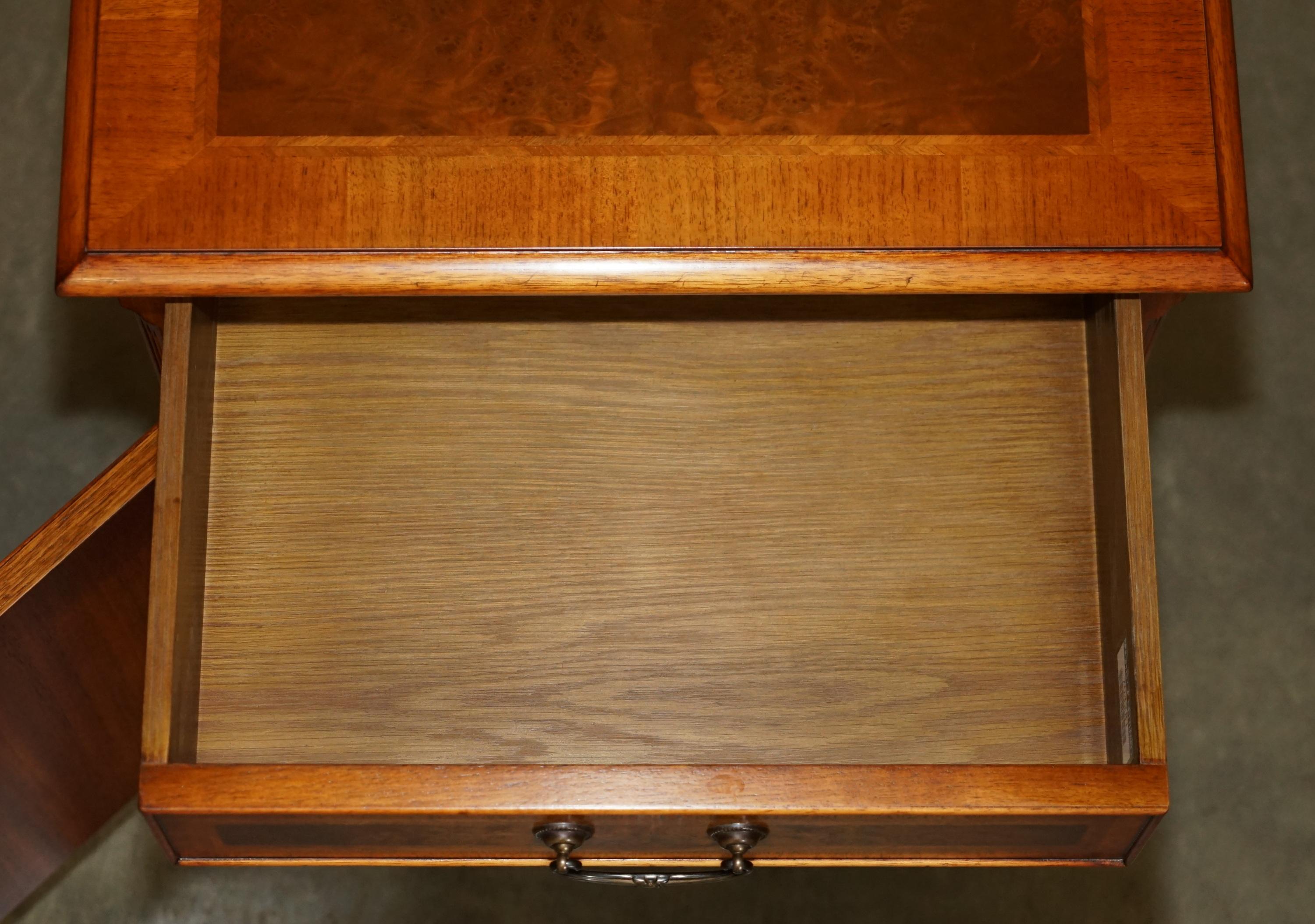 PAAR BRiGHTS OF NETTLEBED BURR WALNUT SEITENTISCH SIZED NIGHTSTANDS CUPBOARDS im Angebot 7