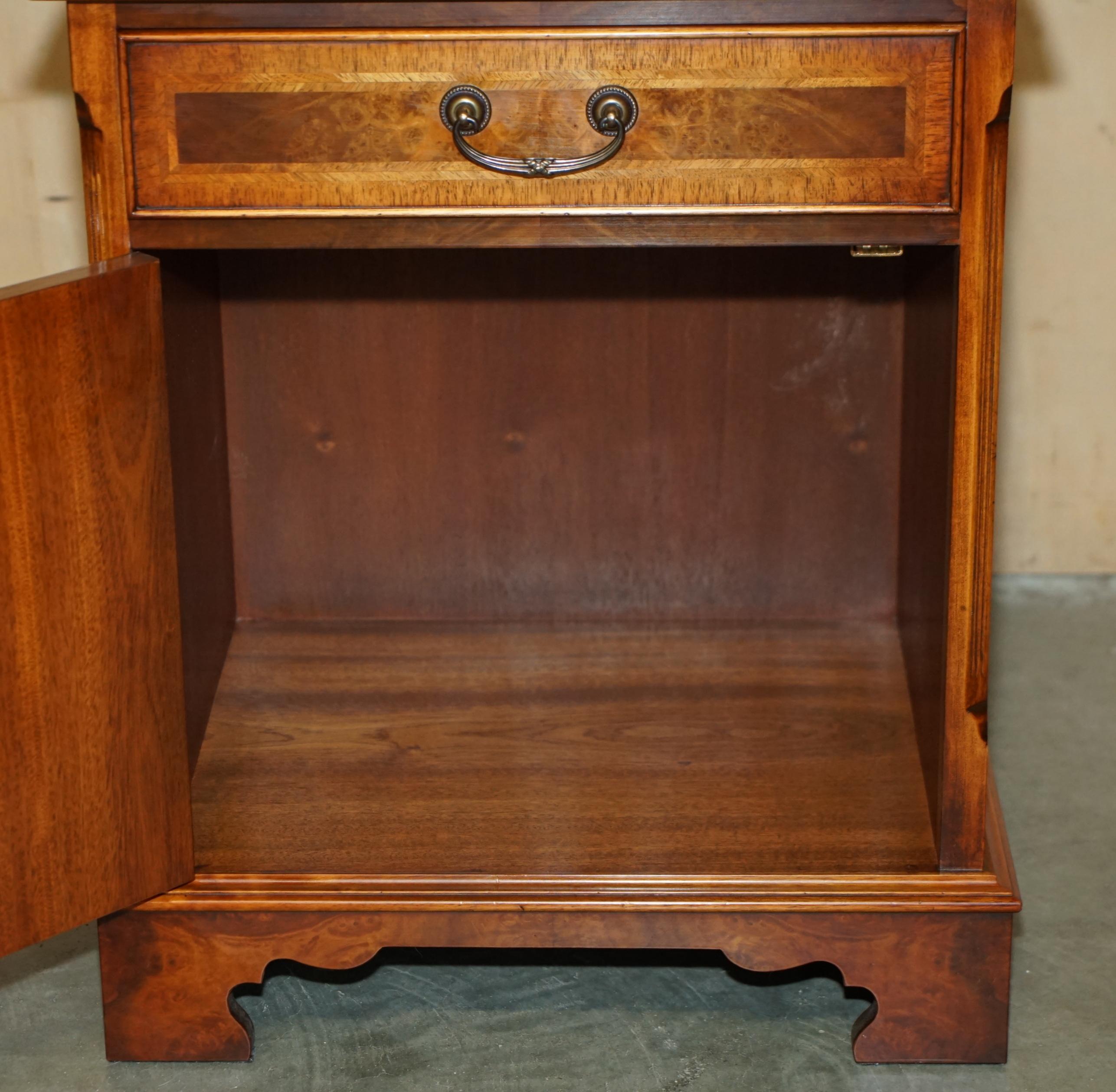 PAAR BRiGHTS OF NETTLEBED BURR WALNUT SEITENTISCH SIZED NIGHTSTANDS CUPBOARDS im Angebot 9
