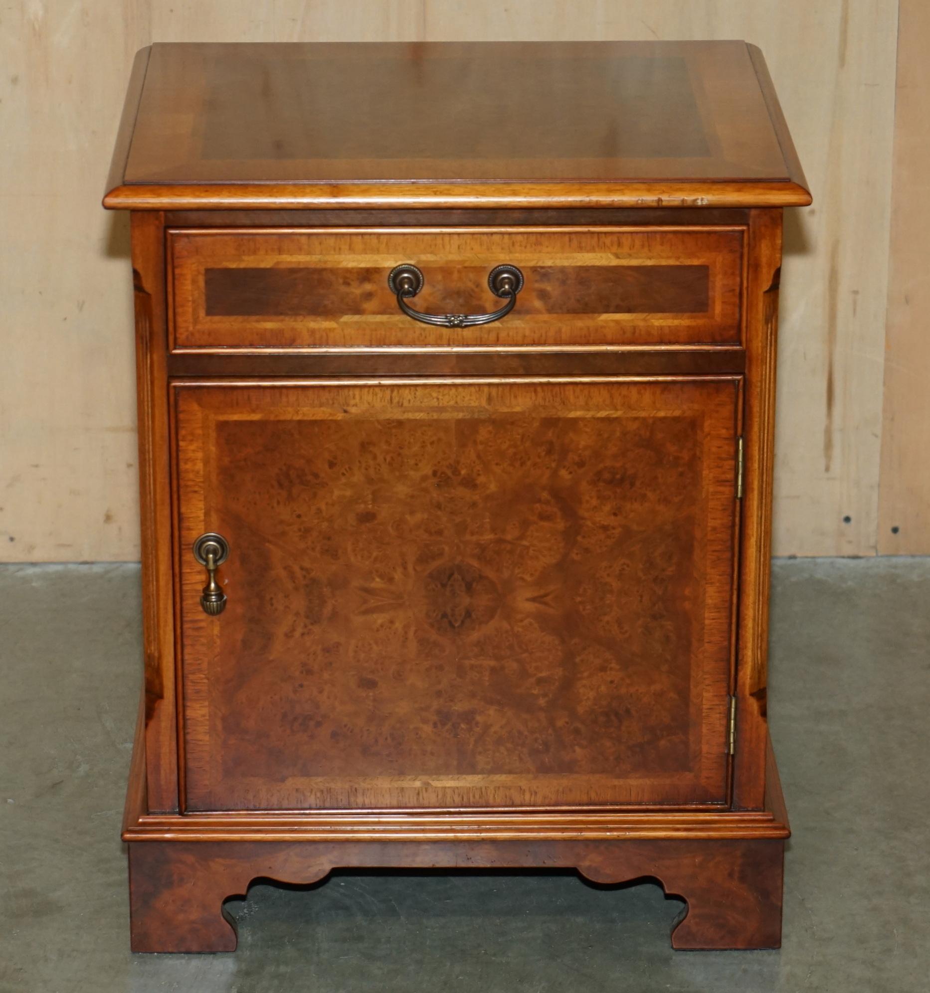 PAAR BRiGHTS OF NETTLEBED BURR WALNUT SEITENTISCH SIZED NIGHTSTANDS CUPBOARDS im Angebot 11