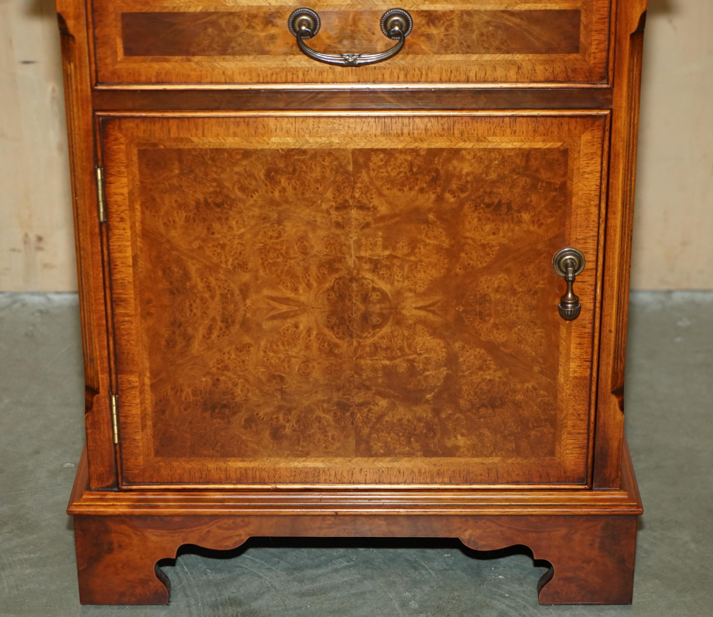 PAAR BRiGHTS OF NETTLEBED BURR WALNUT SEITENTISCH SIZED NIGHTSTANDS CUPBOARDS im Angebot 1