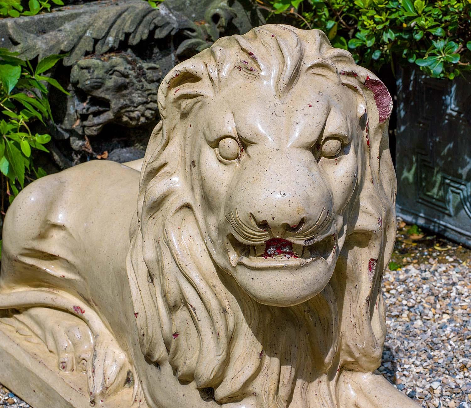 Pair of Bristol Glazed Garden Lions In Good Condition For Sale In London, GB