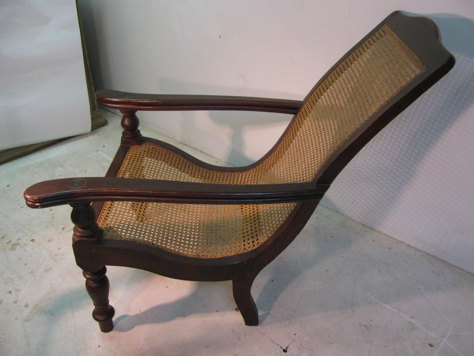 Colonial britannique Paire de chaises longues / Plantation British Colonial du milieu du siècle en vente