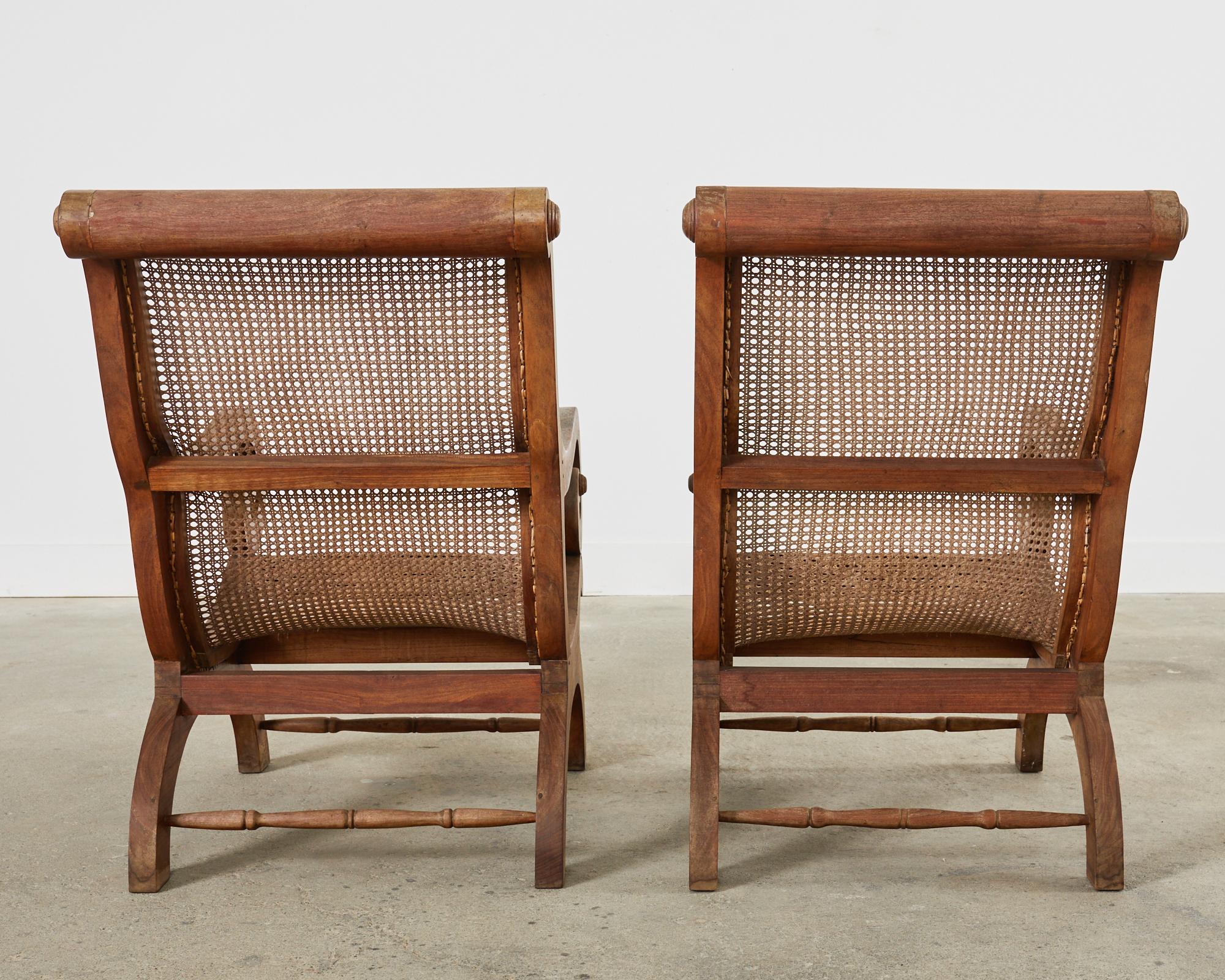 Paire de chaises longues de Plantation de style British Colonial avec ottomans  en vente 12