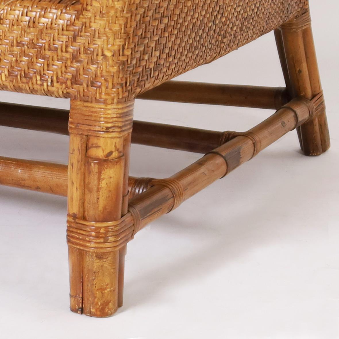 Paire de fauteuils à dossier large de style British Colonial par Baker 4
