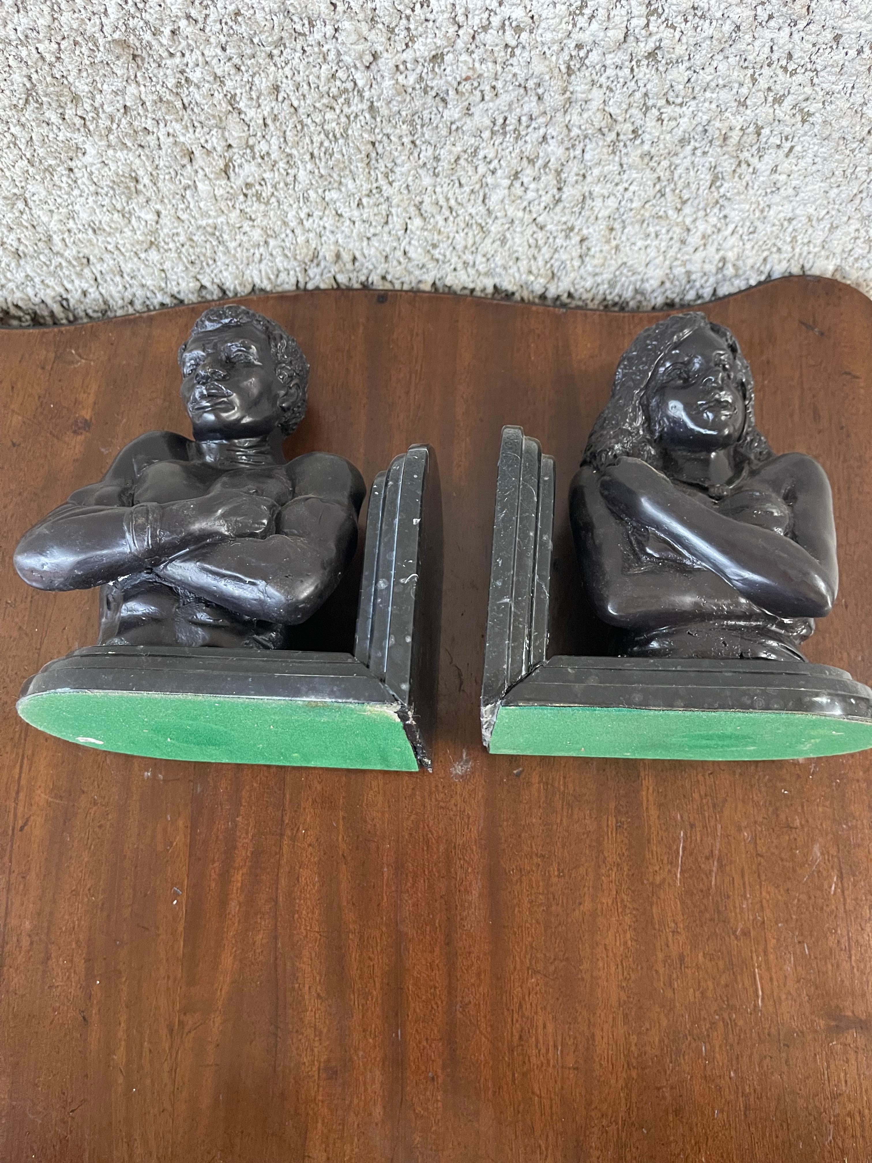 Coppia di fermalibri in bronzo con busto figurativo africano maschile e femminile in vendita 1