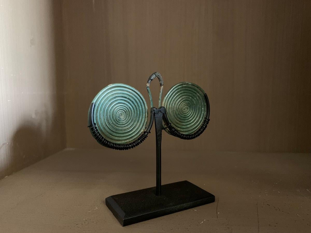 Paire de pendentifs en spirale de l'âge du bronze en vente 2