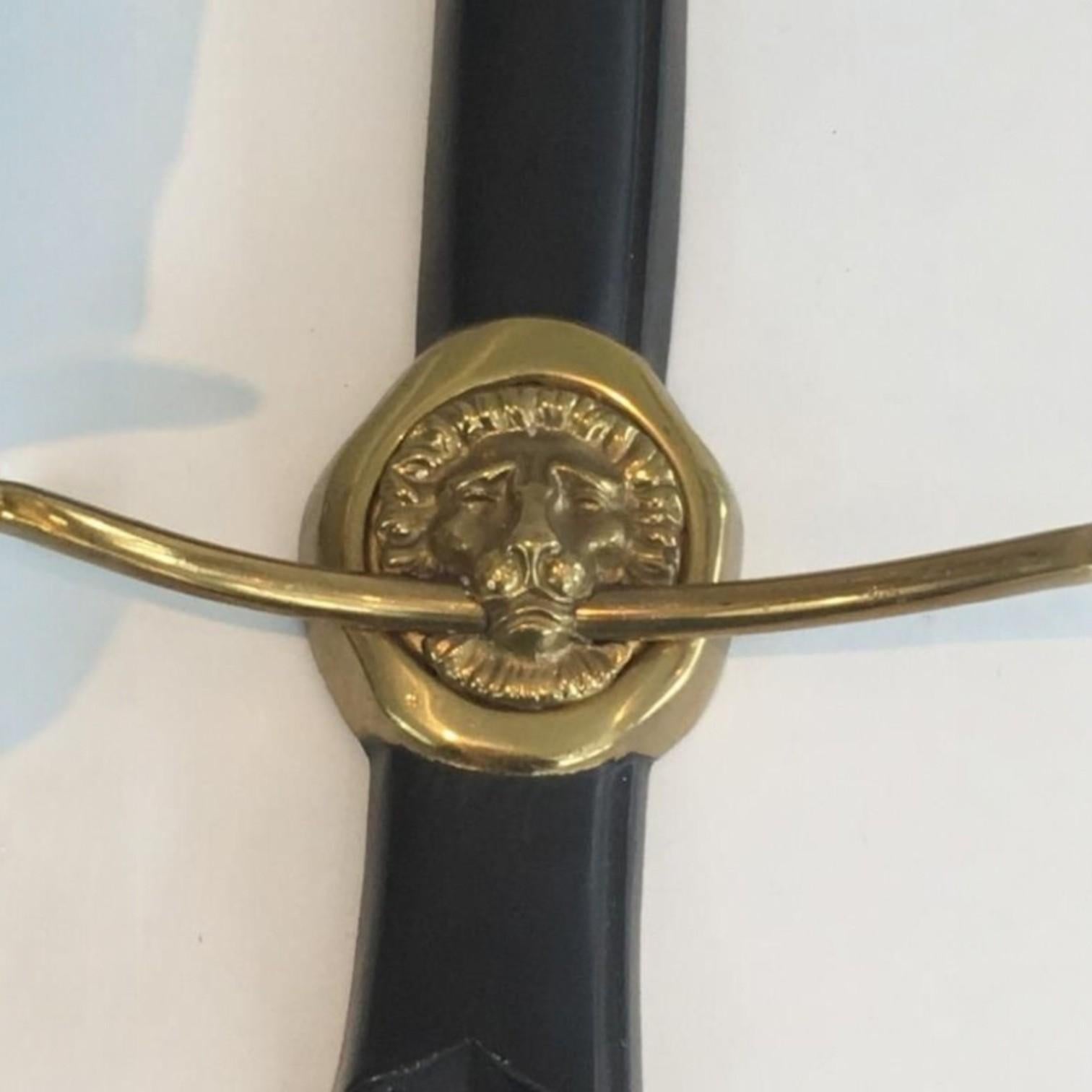 Fine XX secolo Coppia di sconsigliere in bronzo e laccato nero con teste di leone, Francia, circa 1970 in vendita