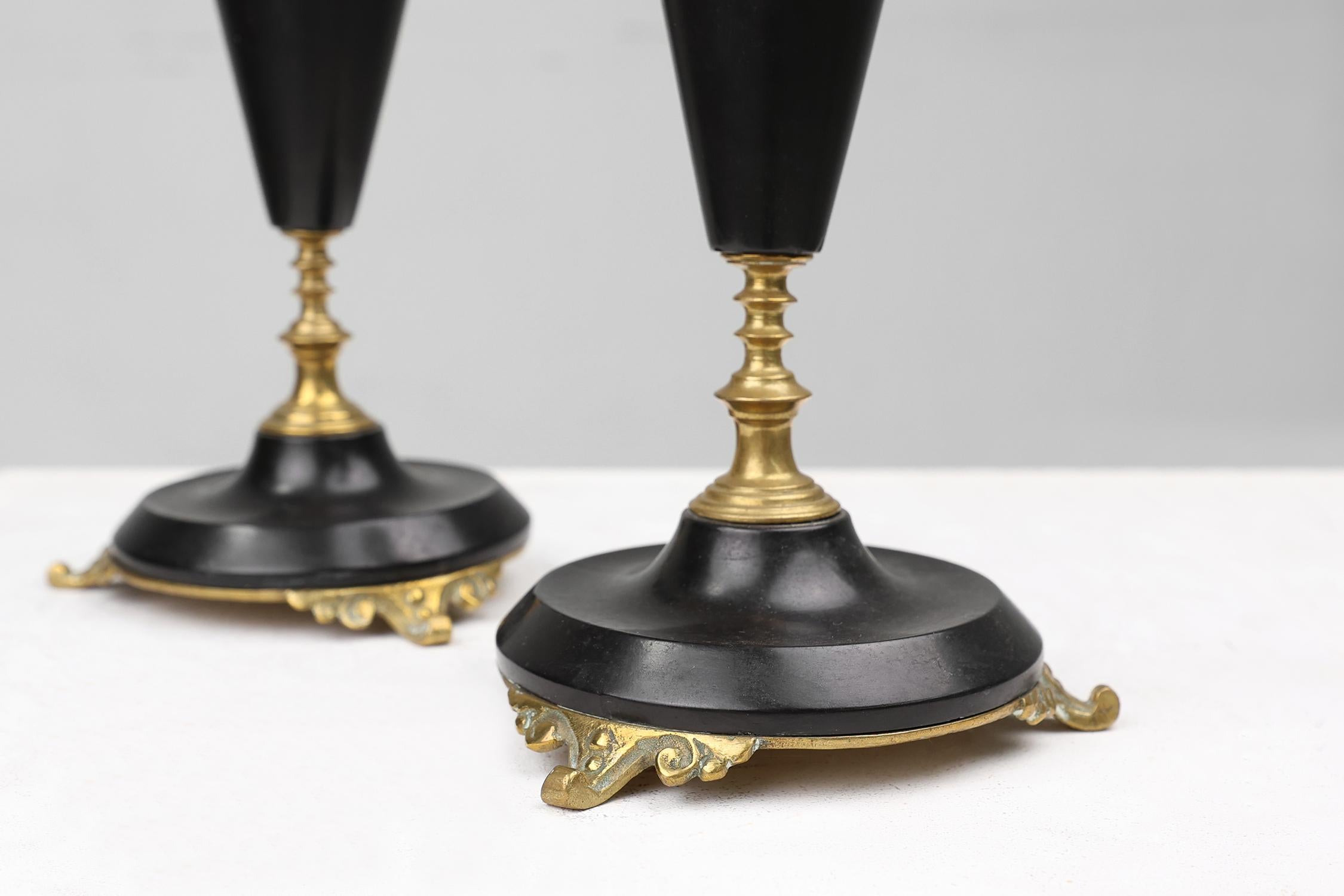 Paar Kerzenständer aus Bronze und schwarzem Stein im Empire-Stil, Frankreich um 1870 (19. Jahrhundert) im Angebot